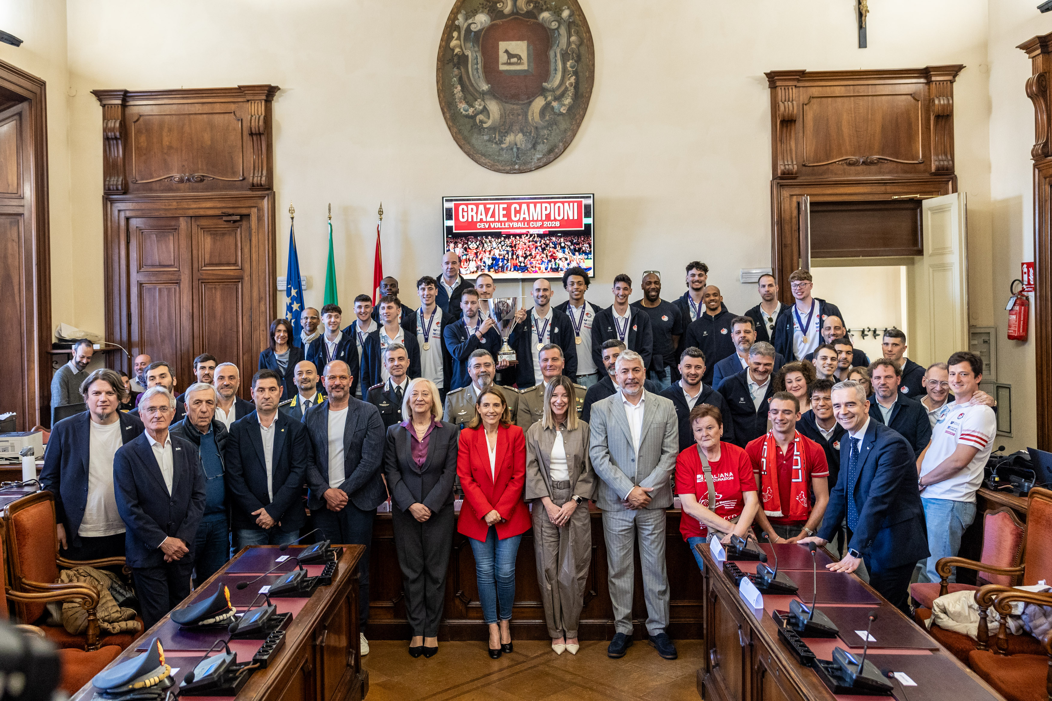 Foto di gruppo per i protagonisti dell'incontro in Consiglio comunale