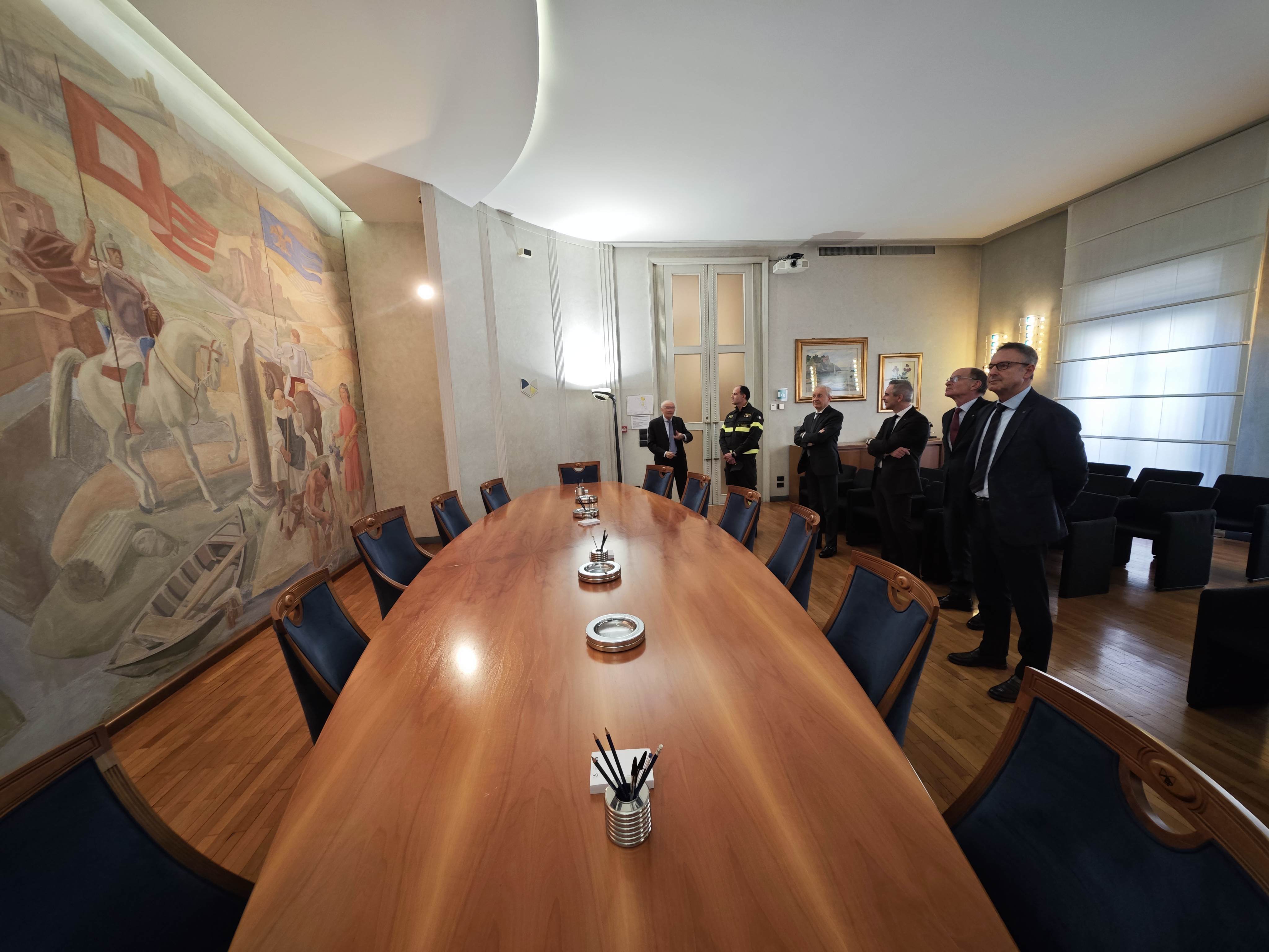 Il presidente Nenna mostra Sala Ricchetti all'ing. Cristino