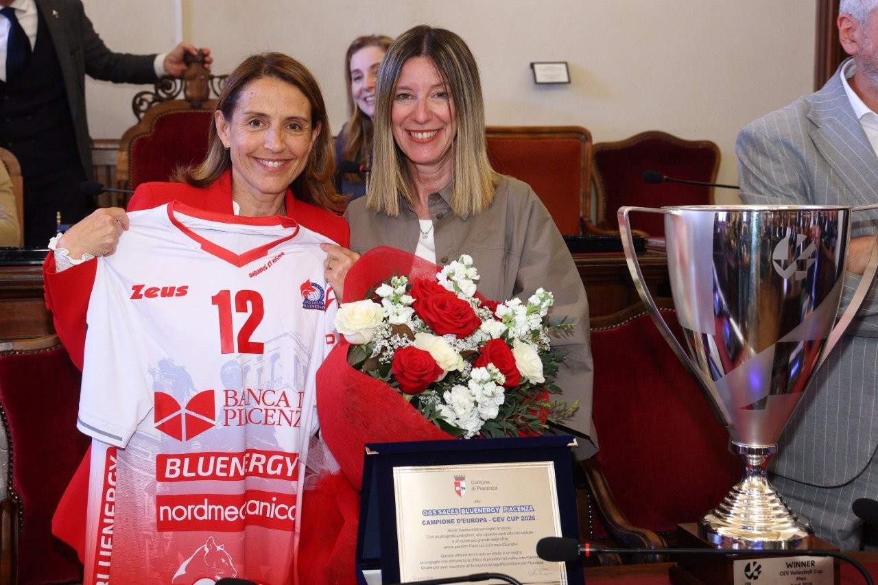 Il sindaco Katia Tarasconi con la presidente della Gas Sales Bluenergy Elisabetta Curti