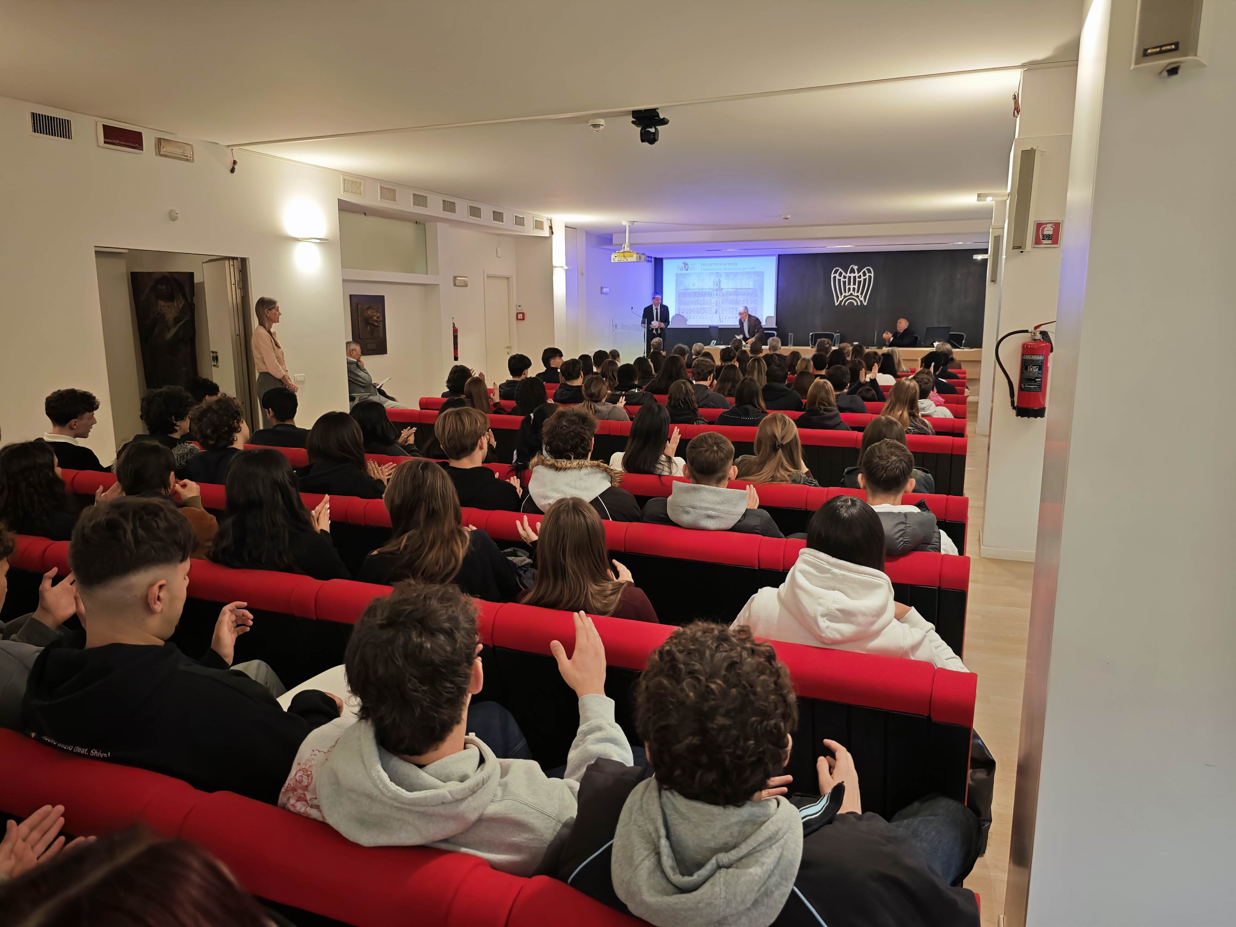 La sala convegni di Confindustria gremita di studenti