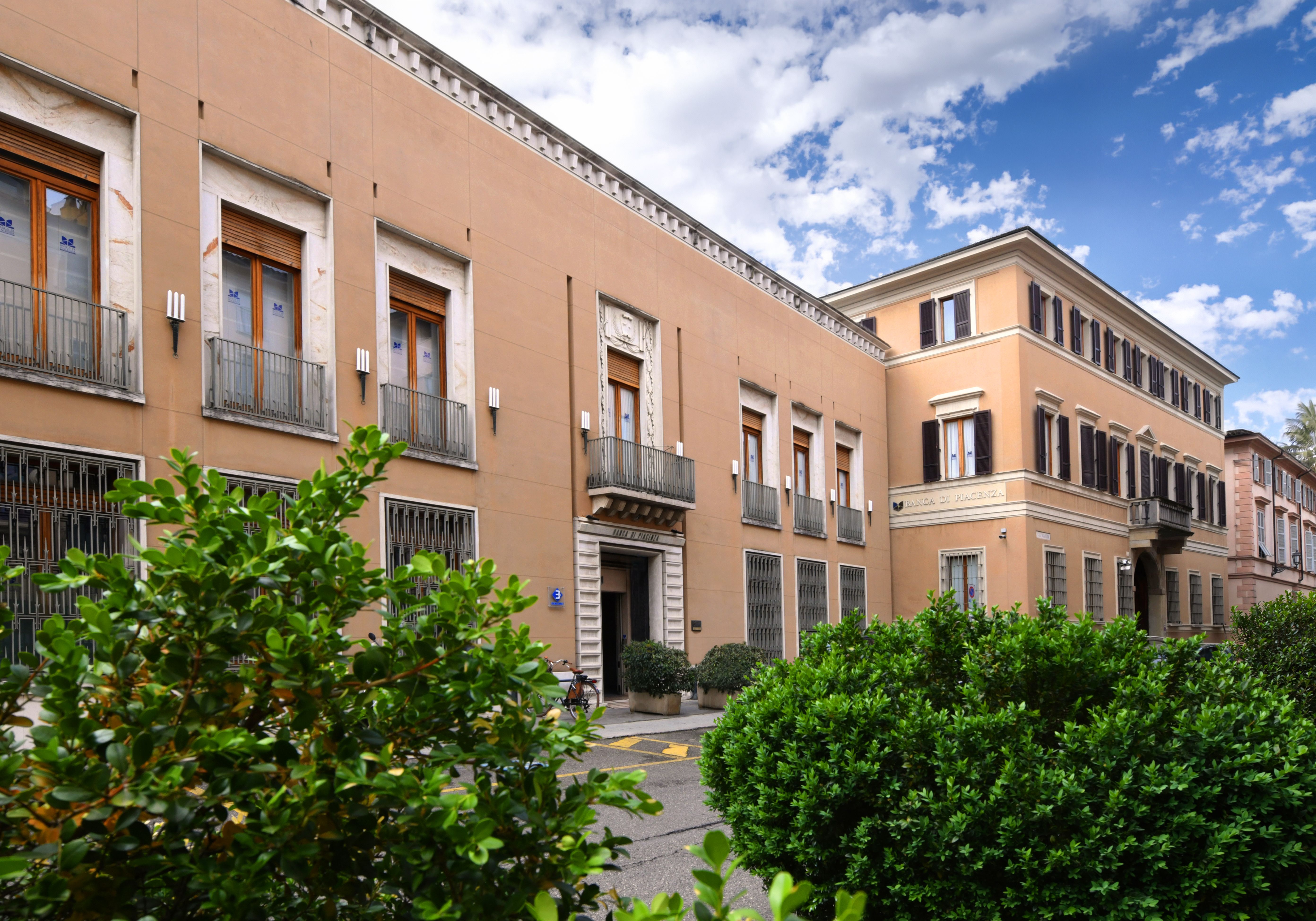 La sede centrale della Banca di Piacenza in via Mazzini