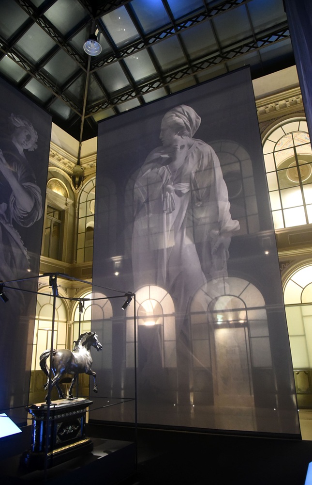 Particolare dell'allestimento della mostra al PalabancaEvent