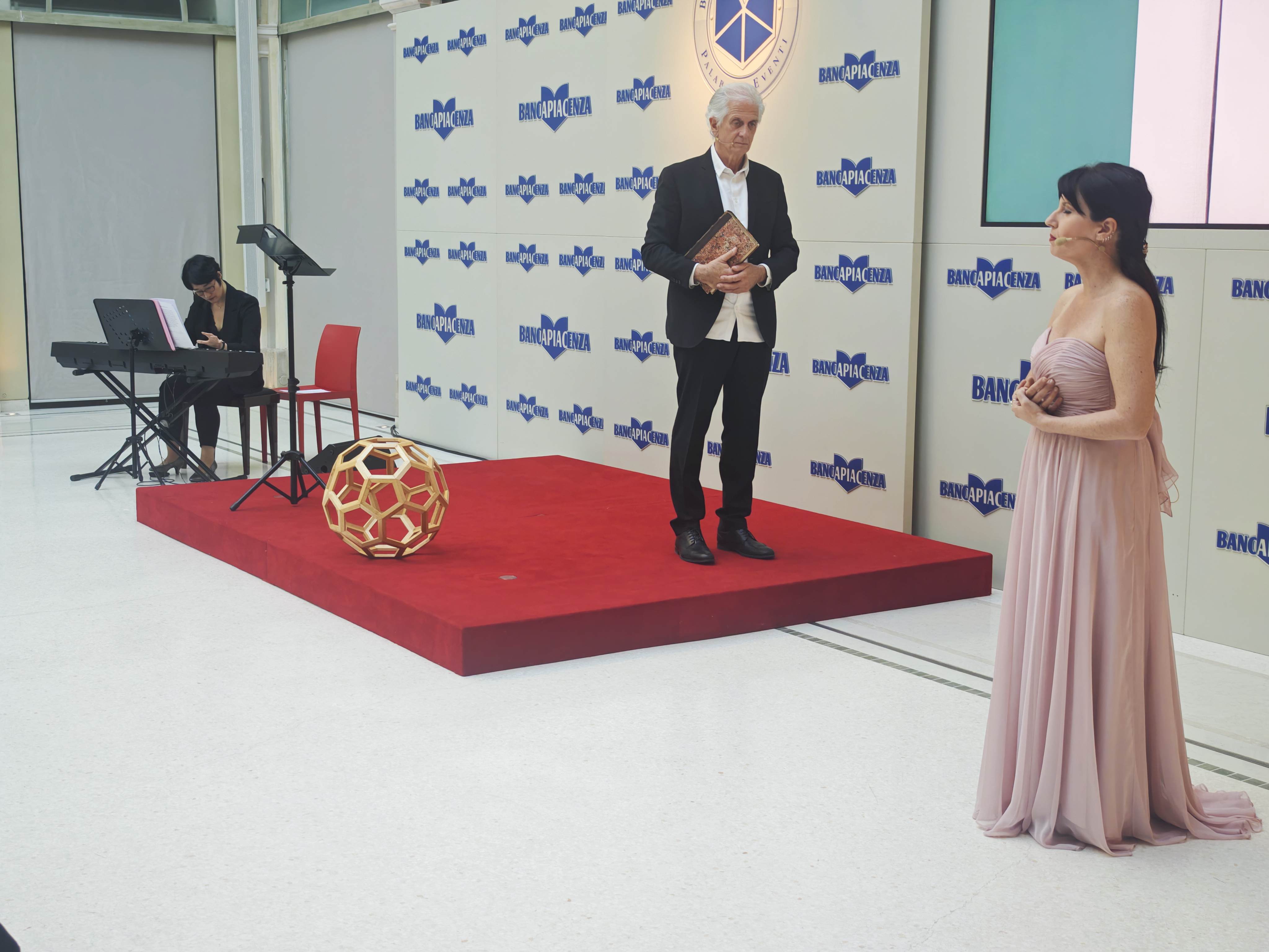 Un momento dell'esibizione della soprano Elisa Maffi