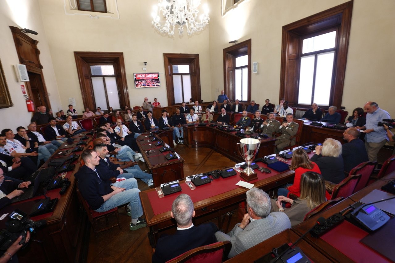 Una veduta della sala consiliare durante il ricevimento della squadra