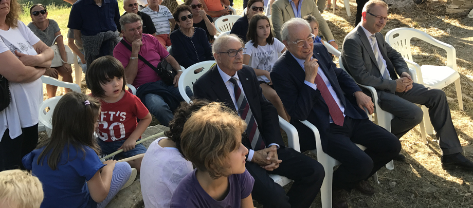 festa ai piedi della Torre di Sant'Antonino