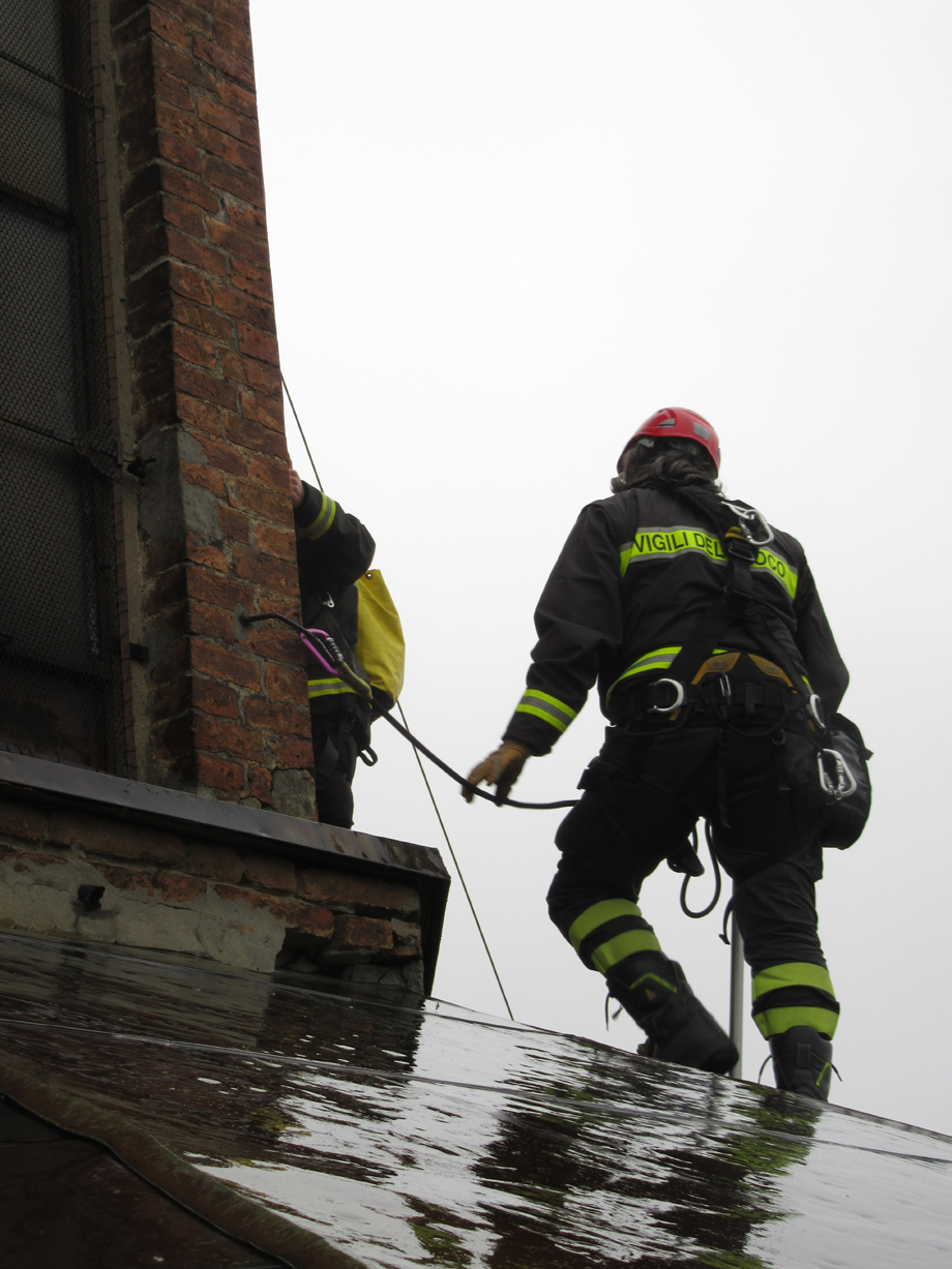 Intervento dei Vigili del fuoco sulla lanterna della cupola del Pordenone
