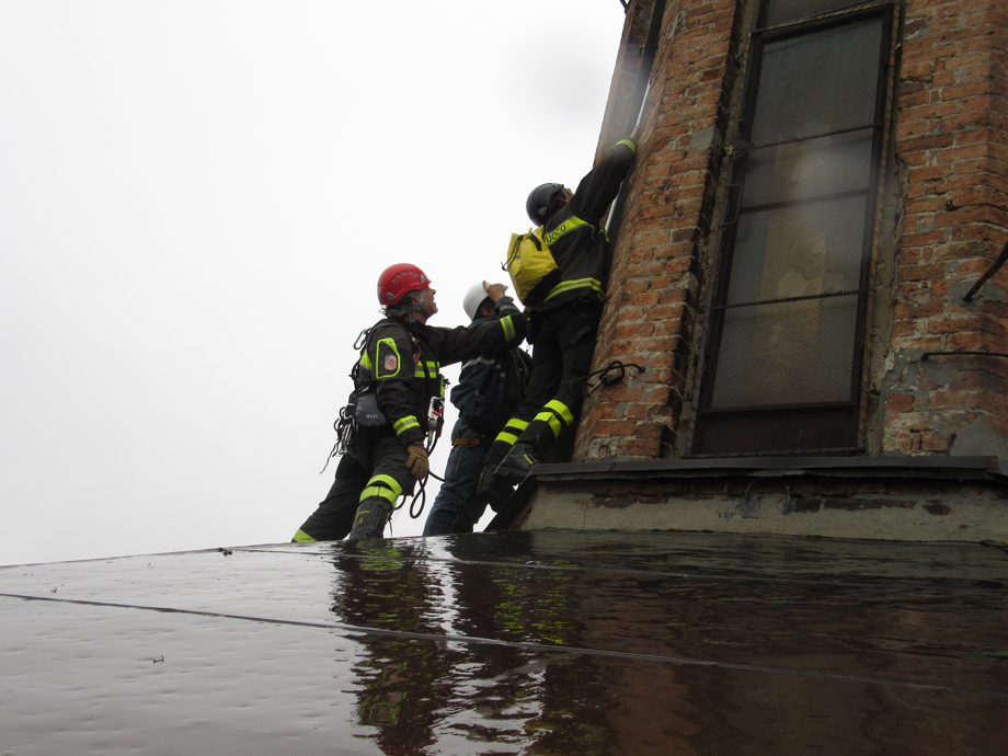 Intervento dei Vigili del fuoco sulla lanterna della cupola del Pordenone