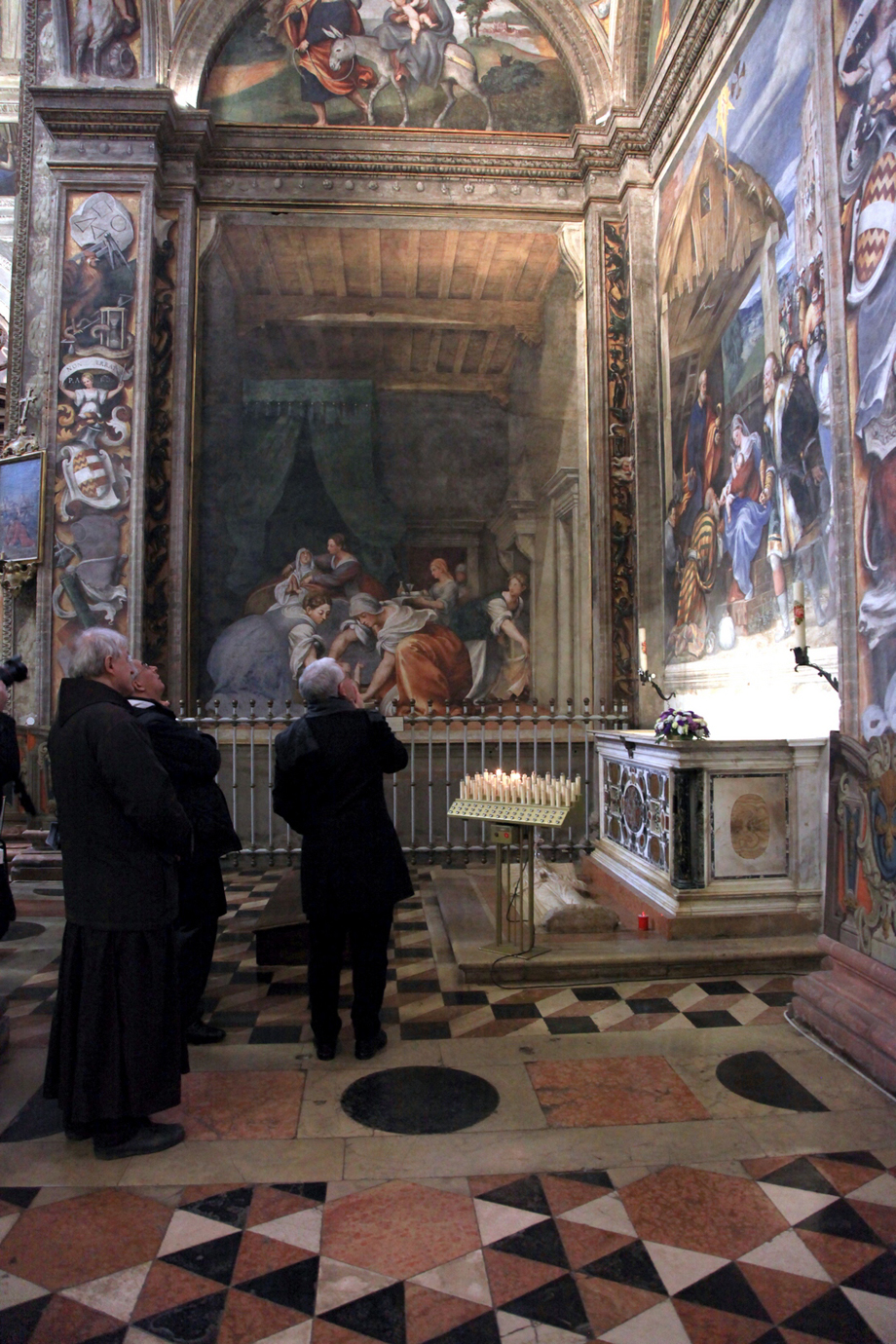 DUE VESCOVI CONTEMPORANEAMENTE ALL'ALTEZZA DEGLI AFFRESCHI DEL PORDENONE