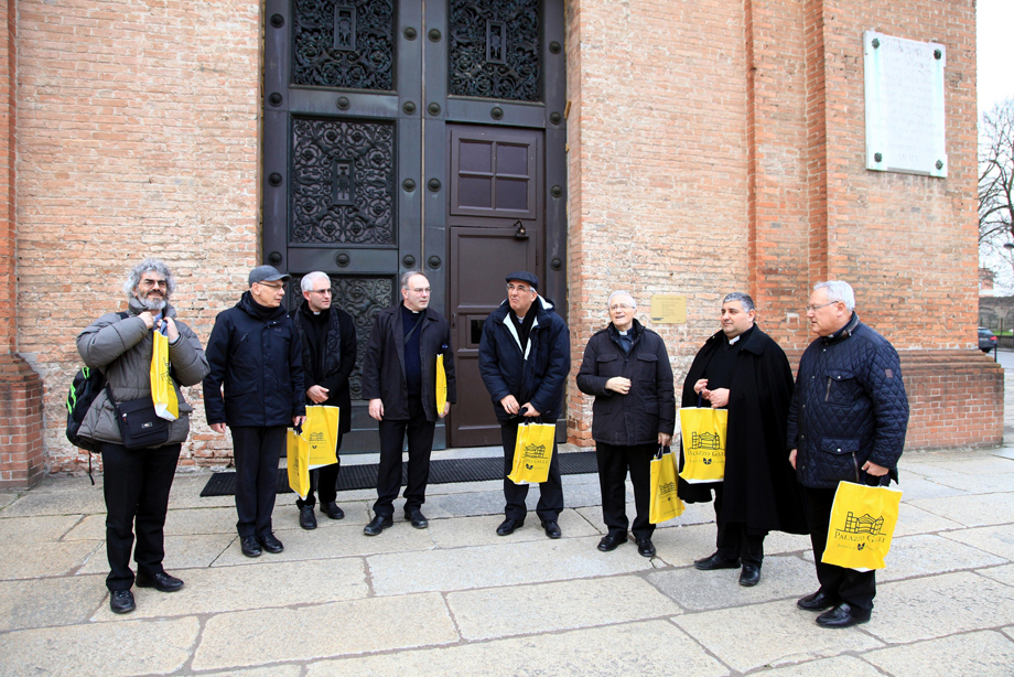 DUE VESCOVI CONTEMPORANEAMENTE ALL'ALTEZZA DEGLI AFFRESCHI DEL PORDENONE