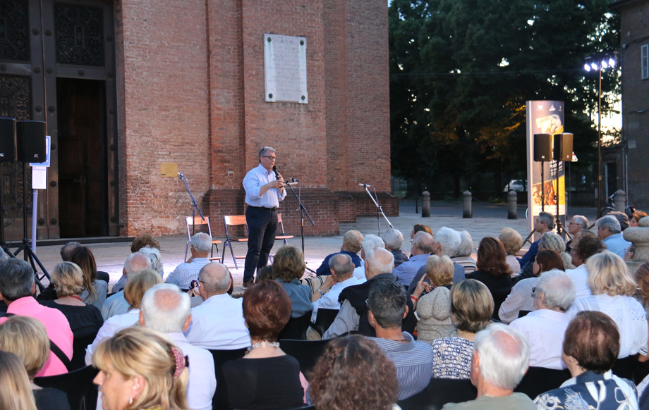 L'evento pordenoniano dedicato al dialetto piacentino regala ad un pubblico straripante emozioni, ri