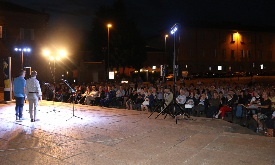 L'evento pordenoniano dedicato al dialetto piacentino regala ad un pubblico straripante emozioni, ri