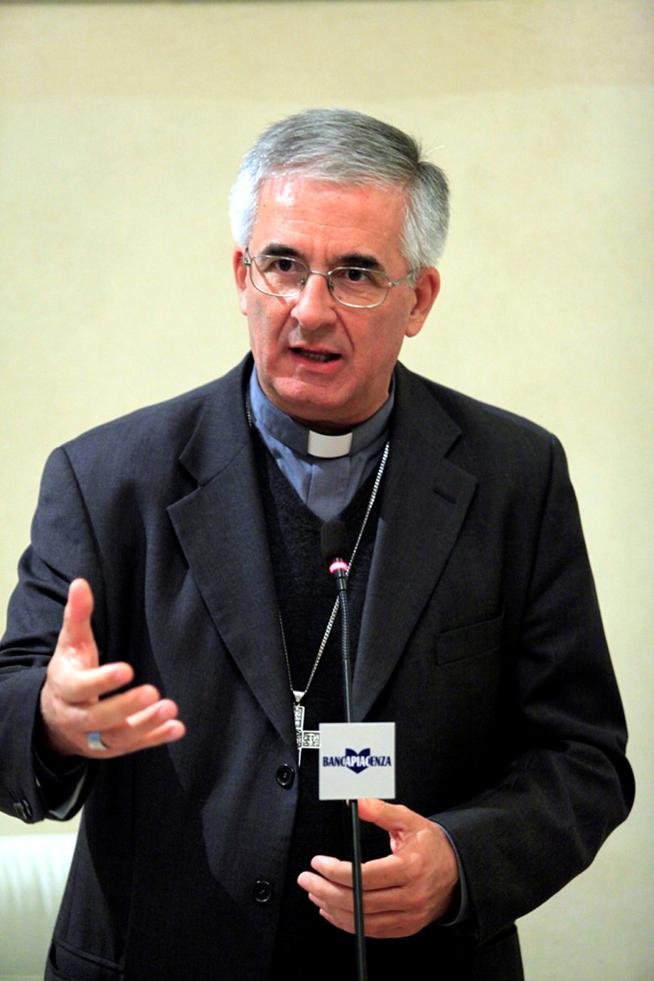 Il Vescovo di Cremona alla Banca: «Una Chiesa aggiornata adegua la propria presenza nella società»