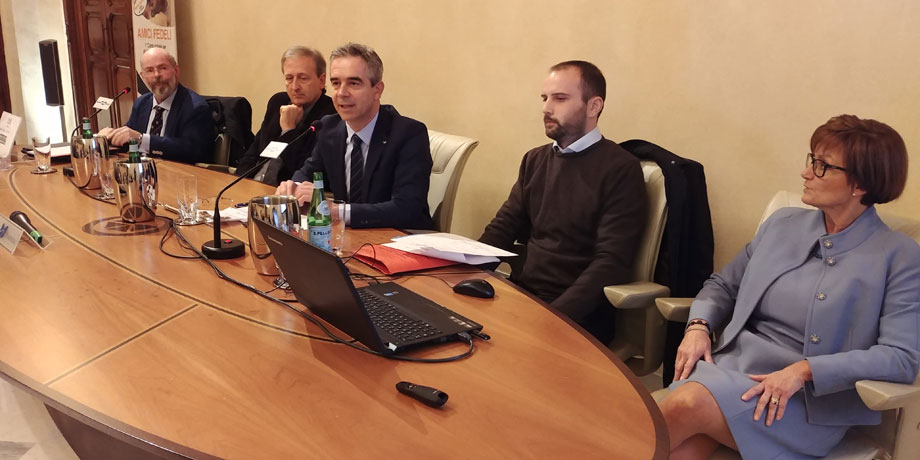 EDUCATO CORRETTAMENTE UN UOMO PUO' ESSERE IL MIGLIOR AMICO DEL CANE