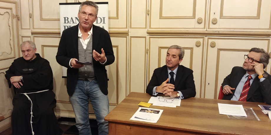 Una pubblicazione con gli scatti del concorso selfie