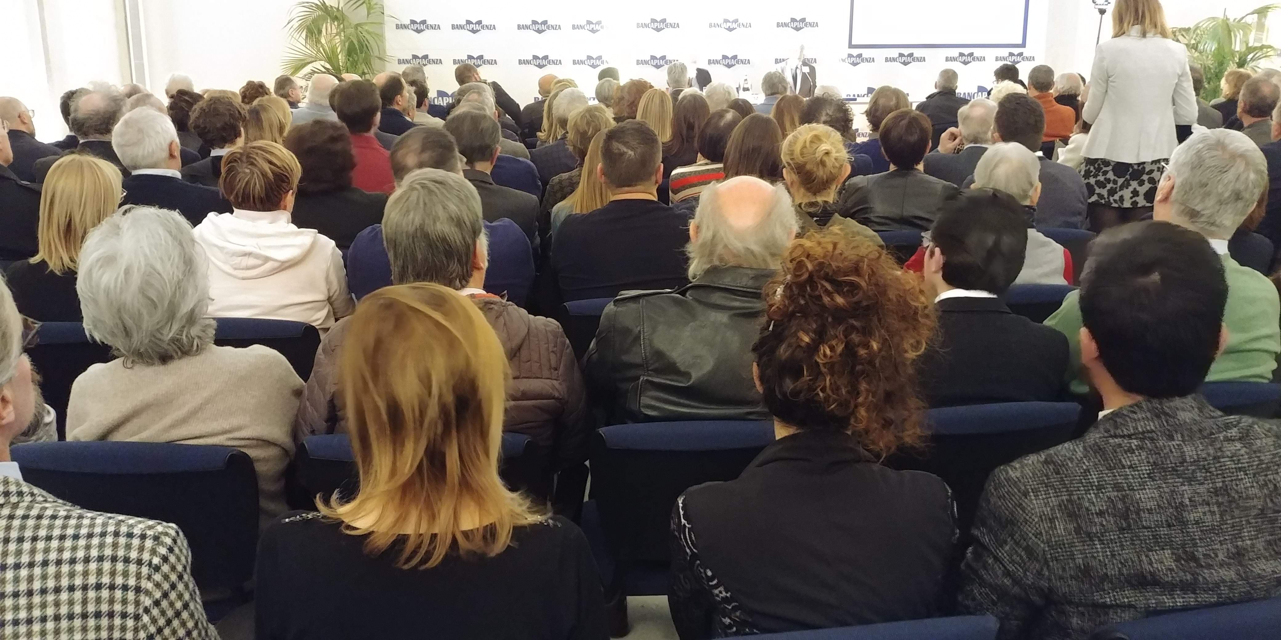 PALAZZO GALLI GREMITO PER MARIO GIORDANO E IL SUO LIBRO