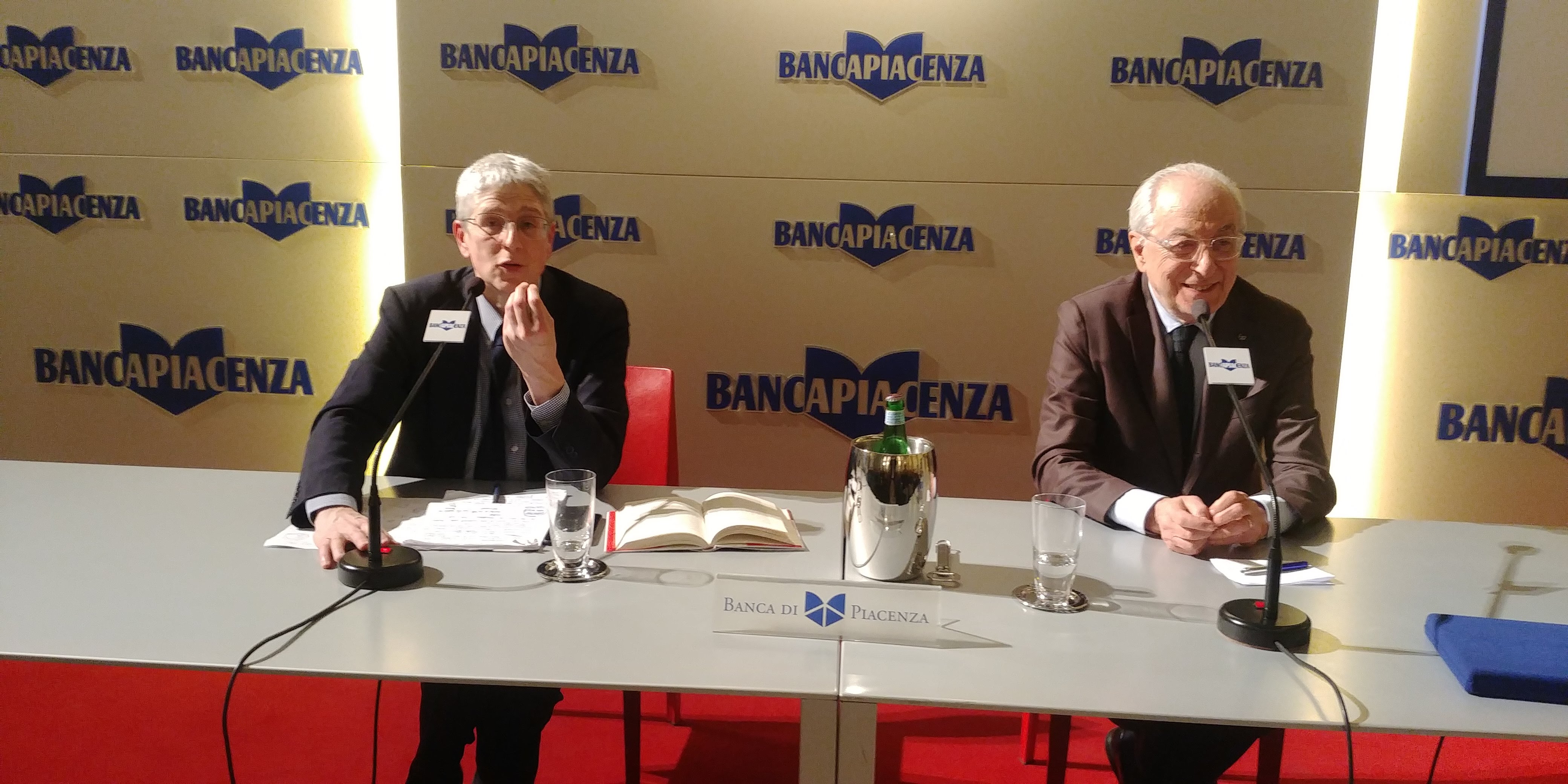 PALAZZO GALLI GREMITO PER MARIO GIORDANO E IL SUO LIBRO