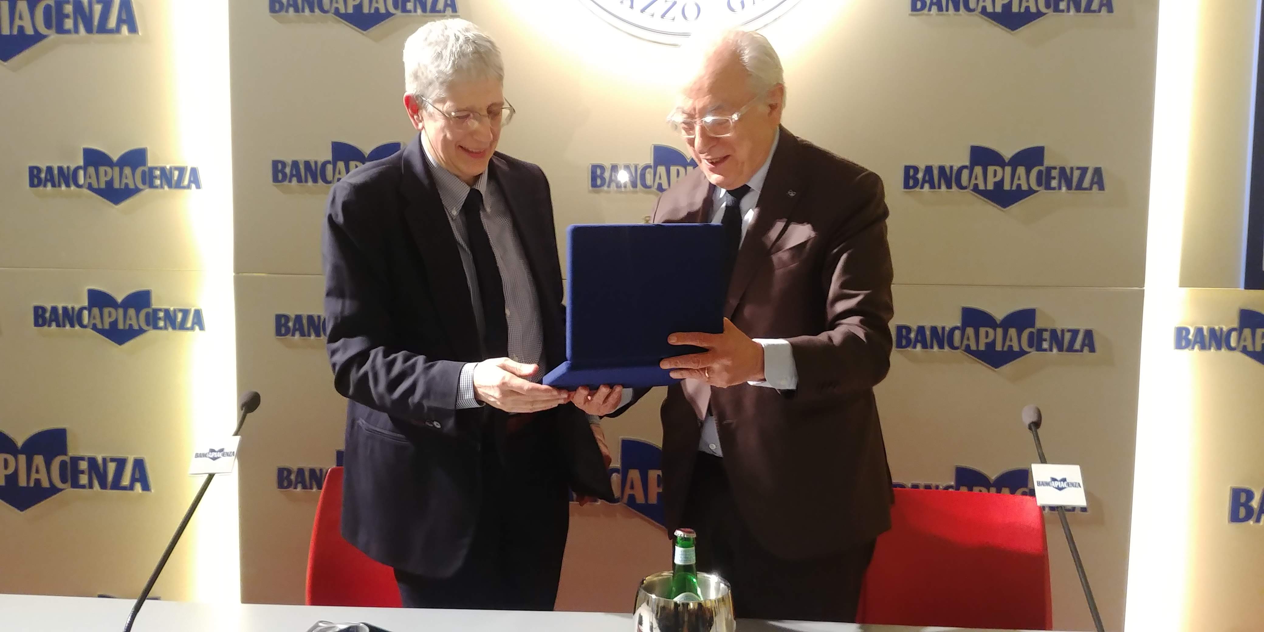 PALAZZO GALLI GREMITO PER MARIO GIORDANO E IL SUO LIBRO