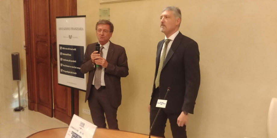 Interessante lezione di educazione finanziaria con Gabriele Pinosa in un affollato Palazzo Galli
