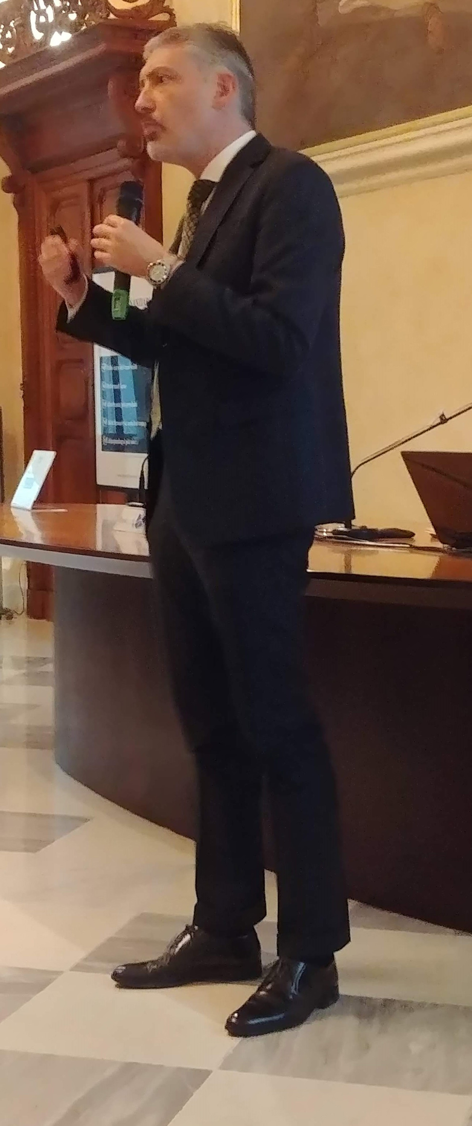 Interessante lezione di educazione finanziaria con Gabriele Pinosa in un affollato Palazzo Galli