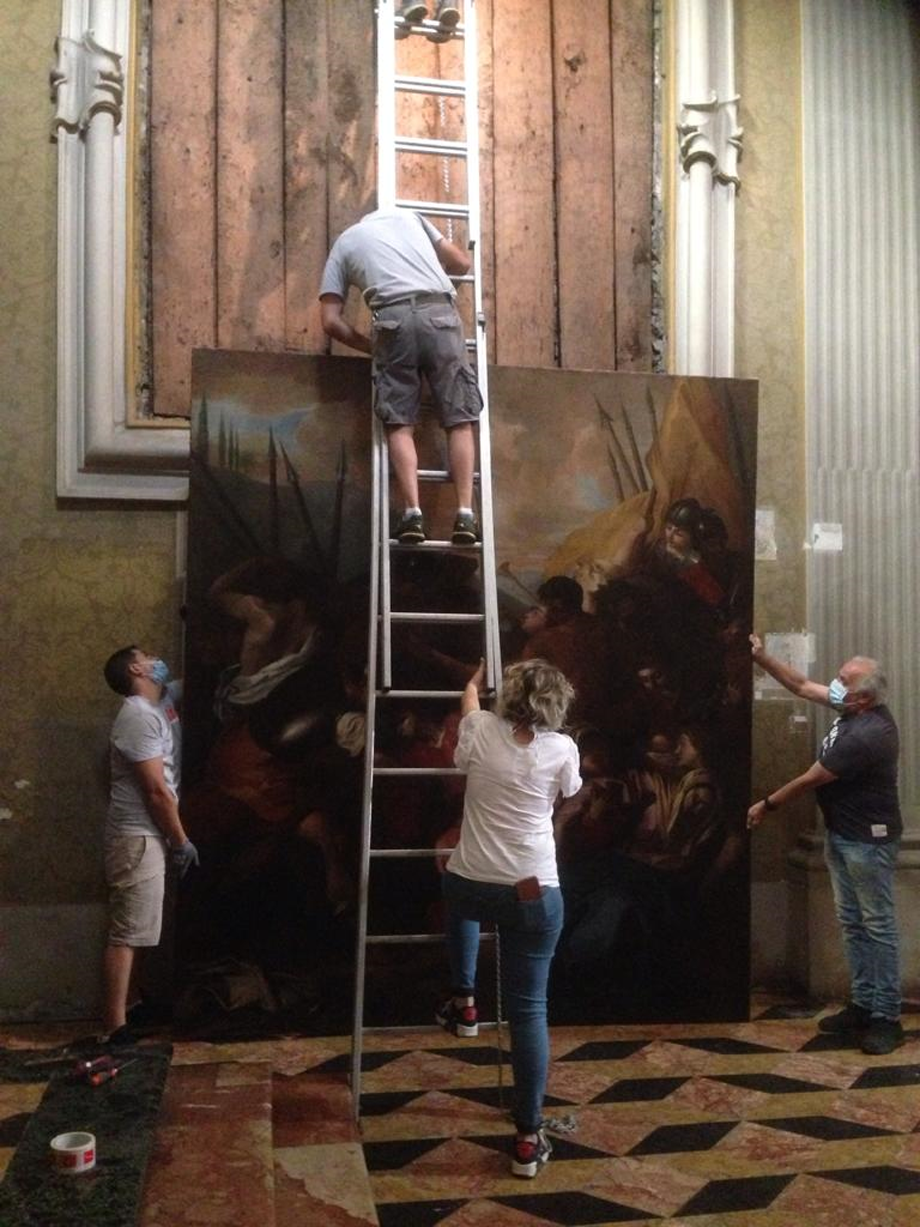 TORNATO IN SANTA BRIGIDA IL QUADRO RESTAURATO ANDATA DI CRISTO AL CALVARIO