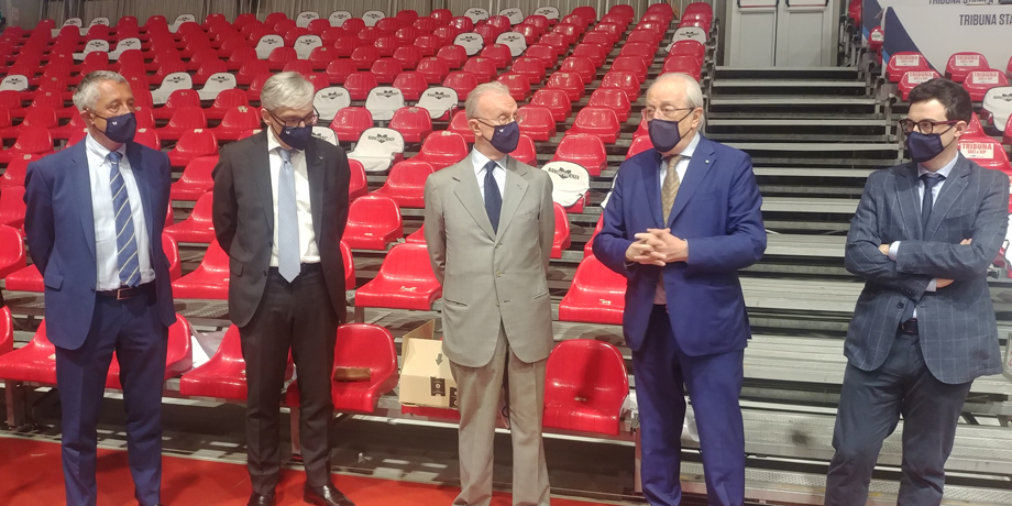 INAUGURATO IL CENTRO VACCINALE ALL'INTERNO DEL PALABANCA