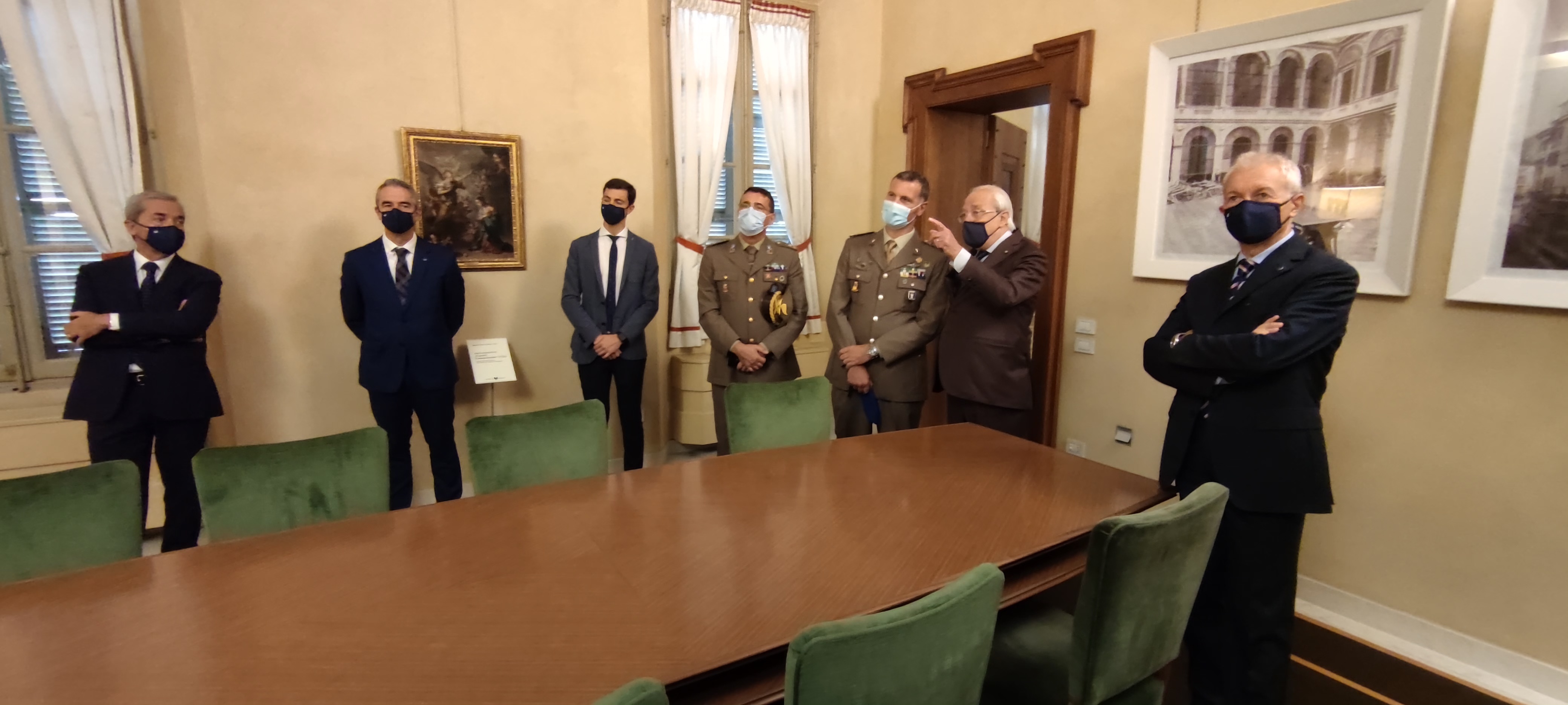IL GENERALE DURANTE IN VISITA ALLA BANCA