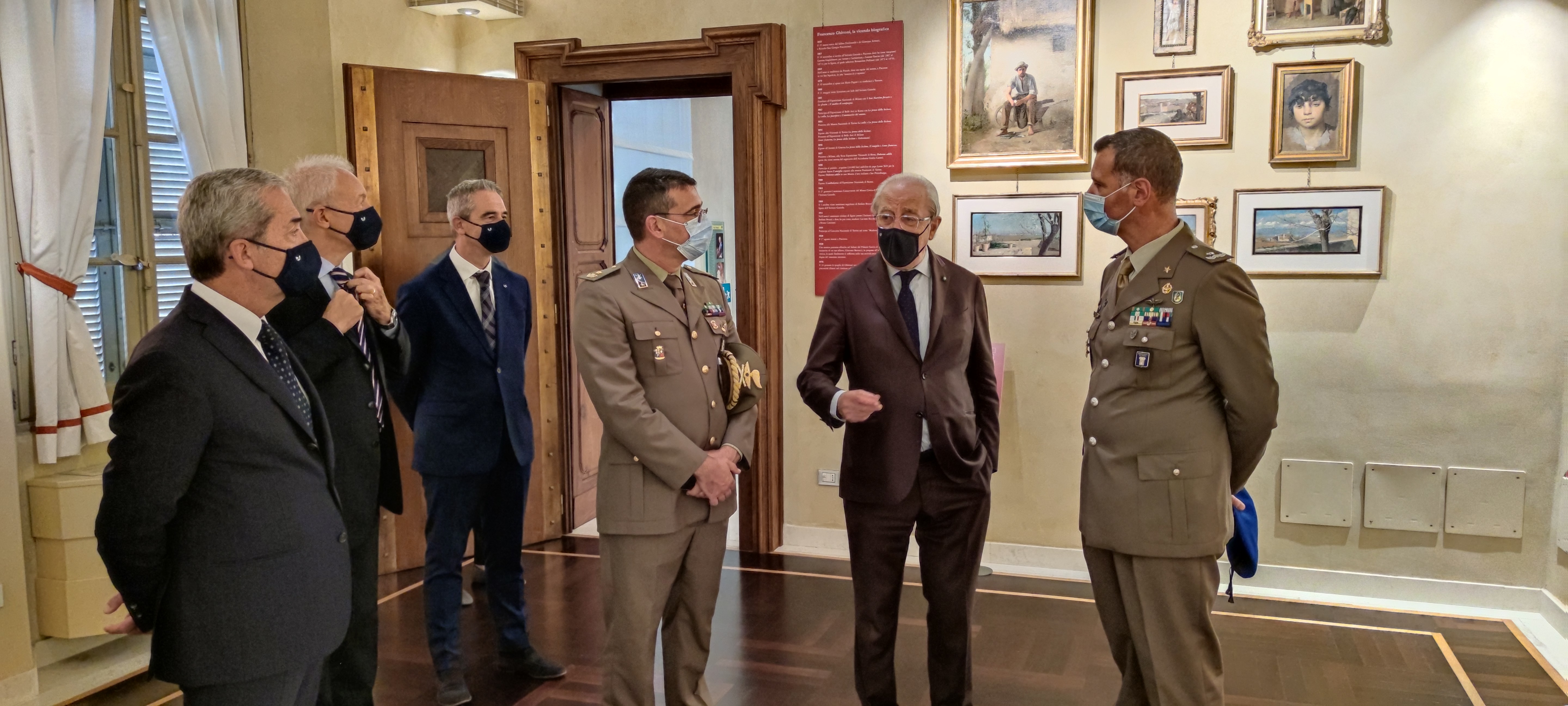 IL GENERALE DURANTE IN VISITA ALLA BANCA