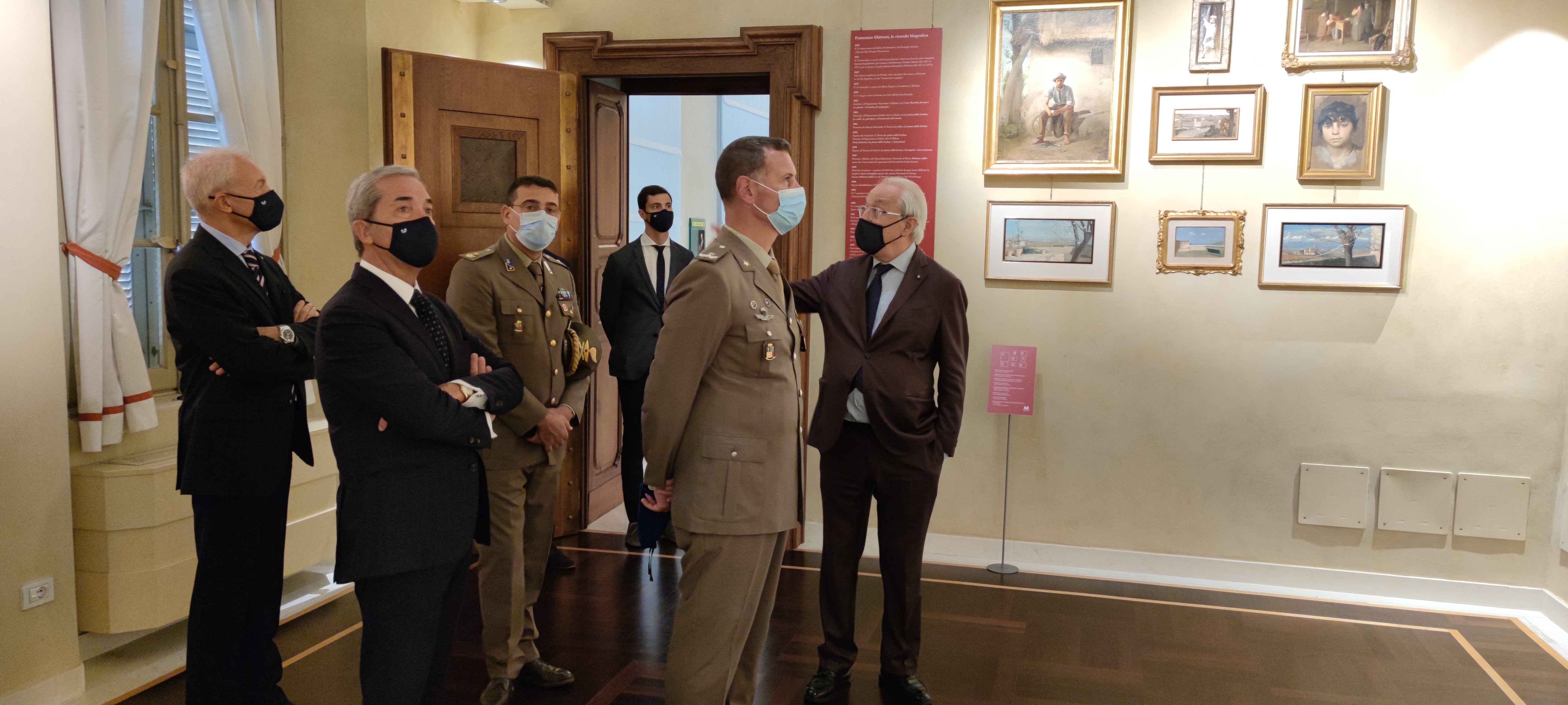 IL GENERALE DURANTE IN VISITA ALLA BANCA