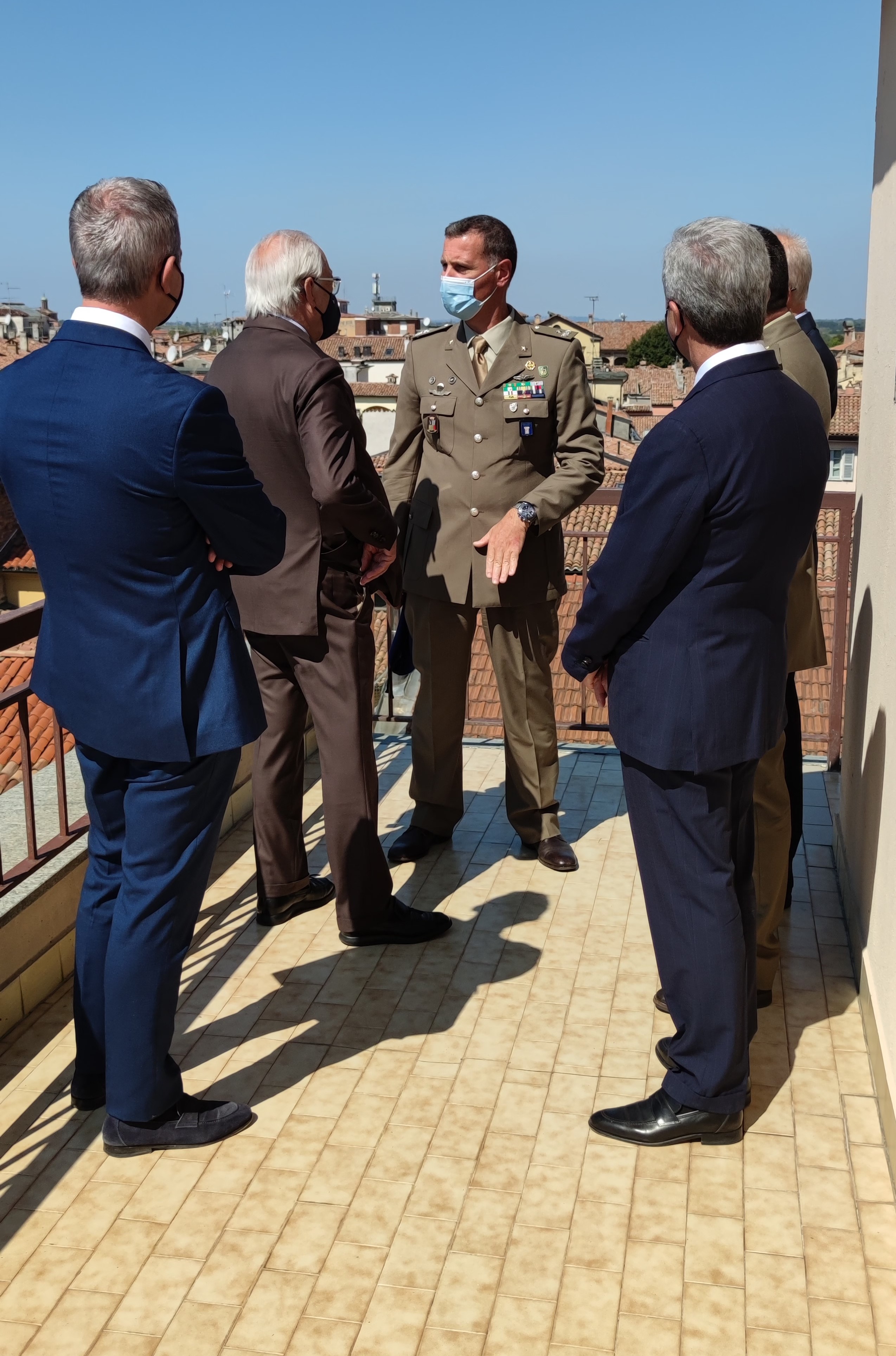 IL GENERALE DURANTE IN VISITA ALLA BANCA