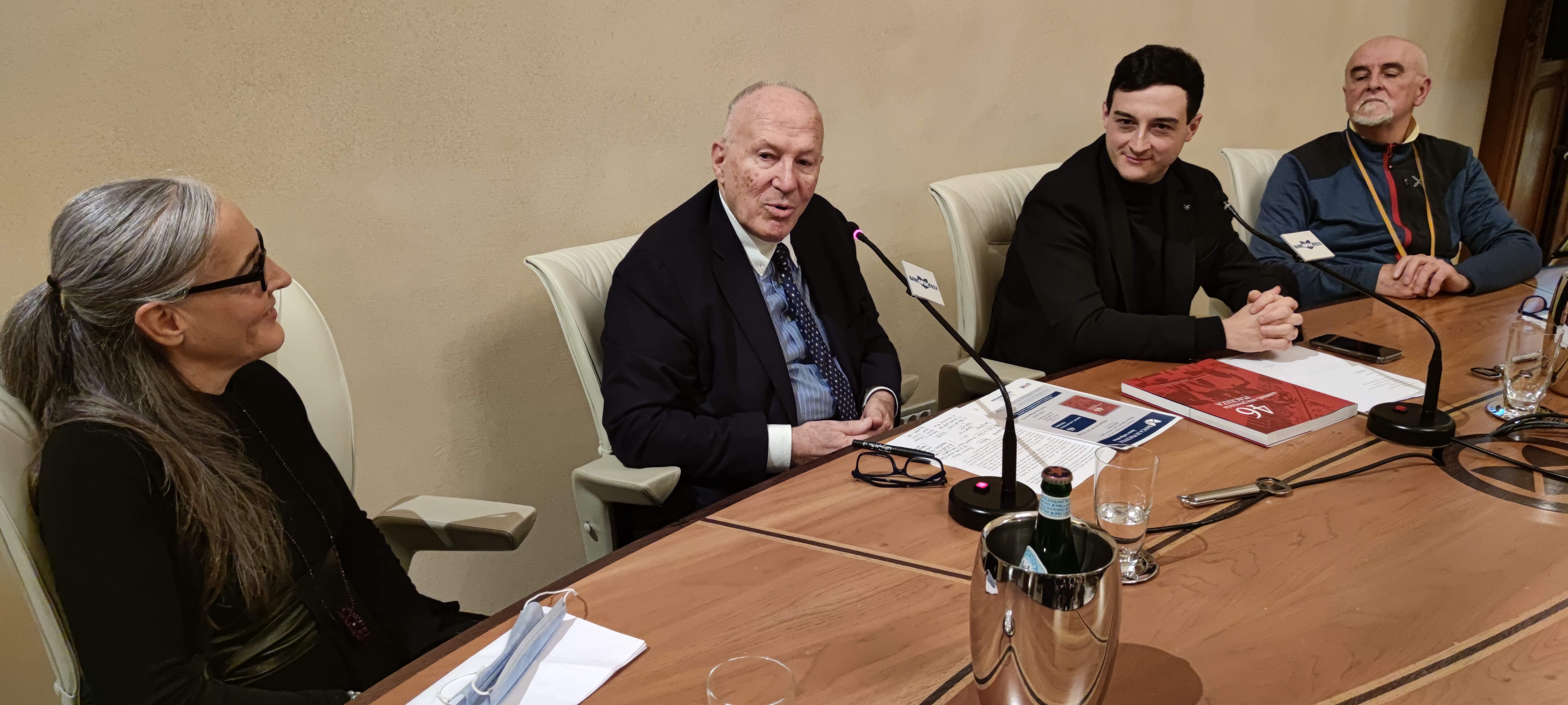 UN LIBRO PREZIOSO CHE RACCONTA IN MODO NUOVO IL TERRITORIO