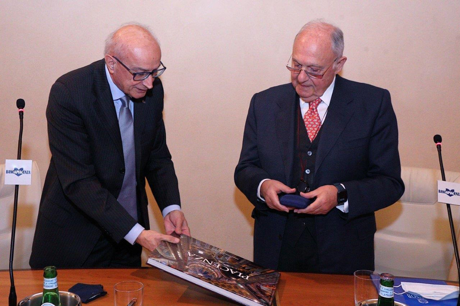 IL PRESIDENTE DELLA CONSOB SAVONA AL PALABANCAEVENTI