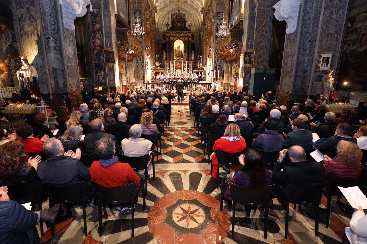 BASILICA DI S. MARIA DI CAMPAGNA GREMITA PER GLI AUGURI DELLA BANCA