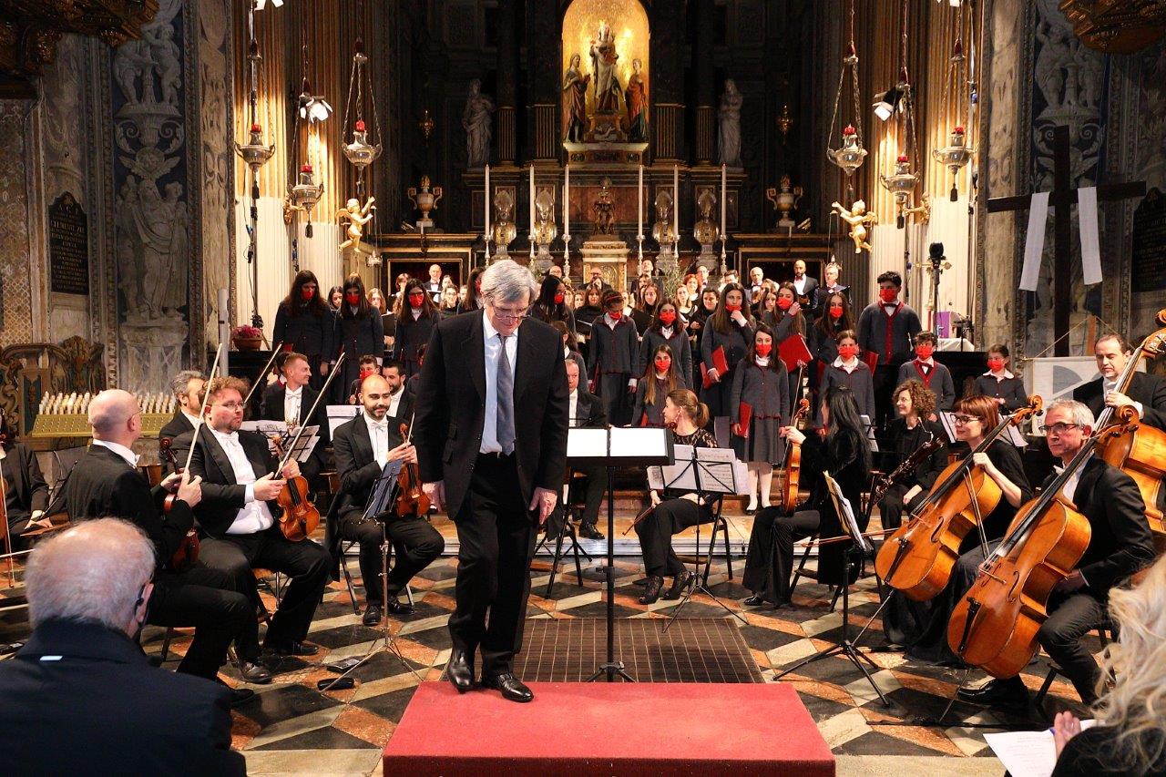 BASILICA DI S. MARIA DI CAMPAGNA GREMITA PER GLI AUGURI DELLA BANCA