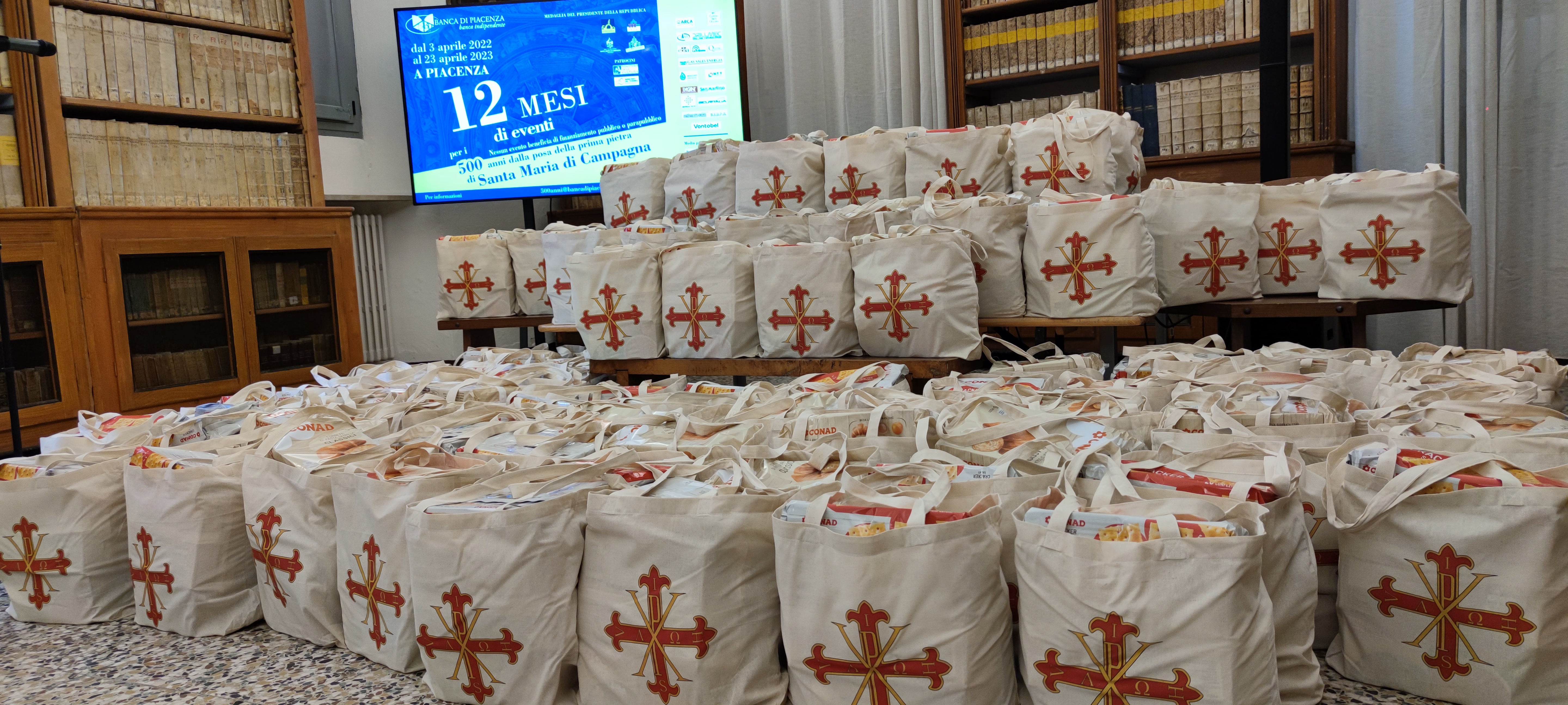 L'ORDINE COSTANTINIANO DONA PIÙ DI 100 BORSE DI PRODOTTI ALIMENTARI AI FRATI DI CAMPAGNA NEL GIORNO