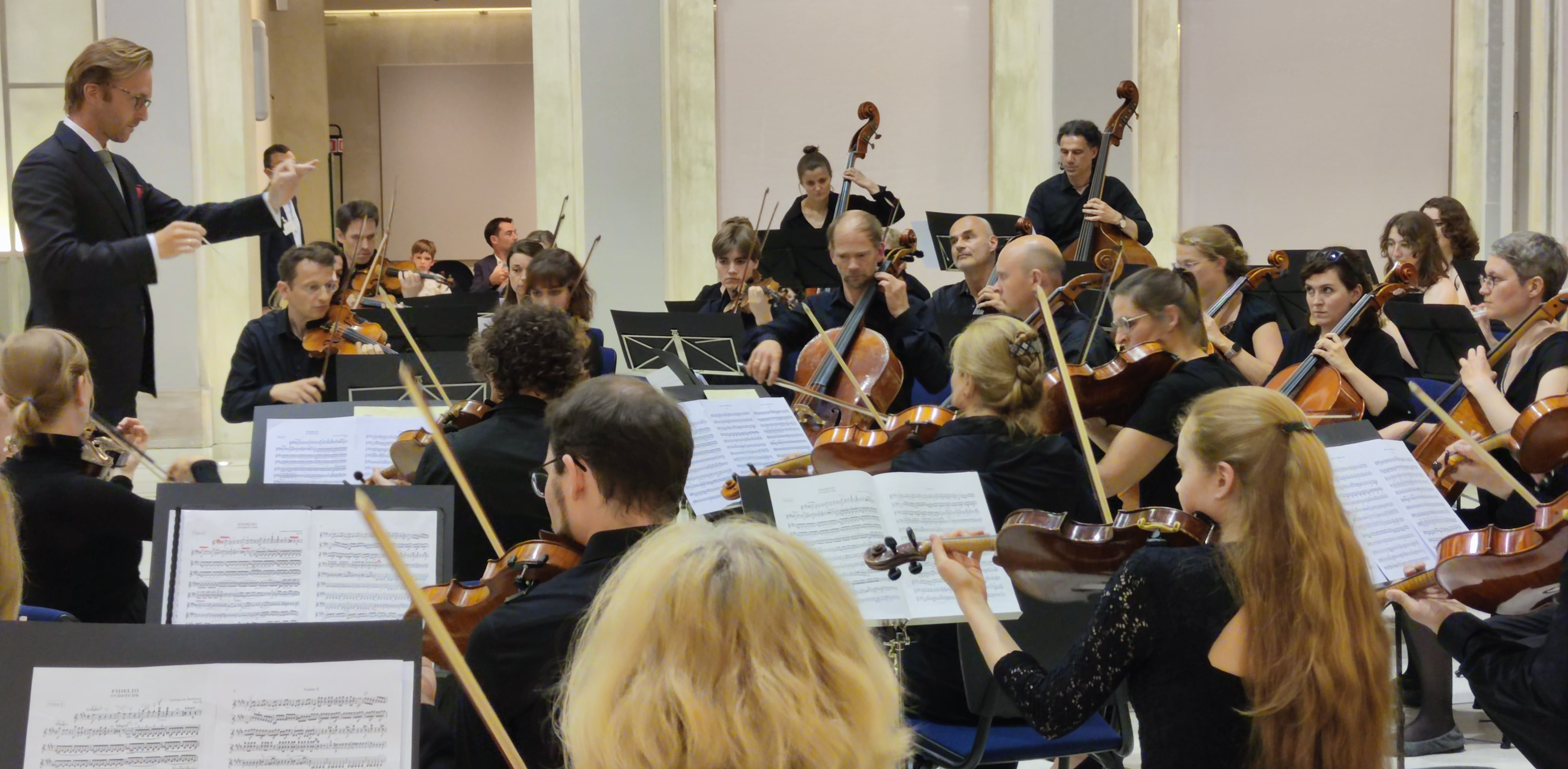 LA FORZA DI BEETHOVEN CONQUISTA IL PALABANCAEVENTI  GRAZIE ALLA HARVESTEHUDER SINFONIEORCHESTER DI A