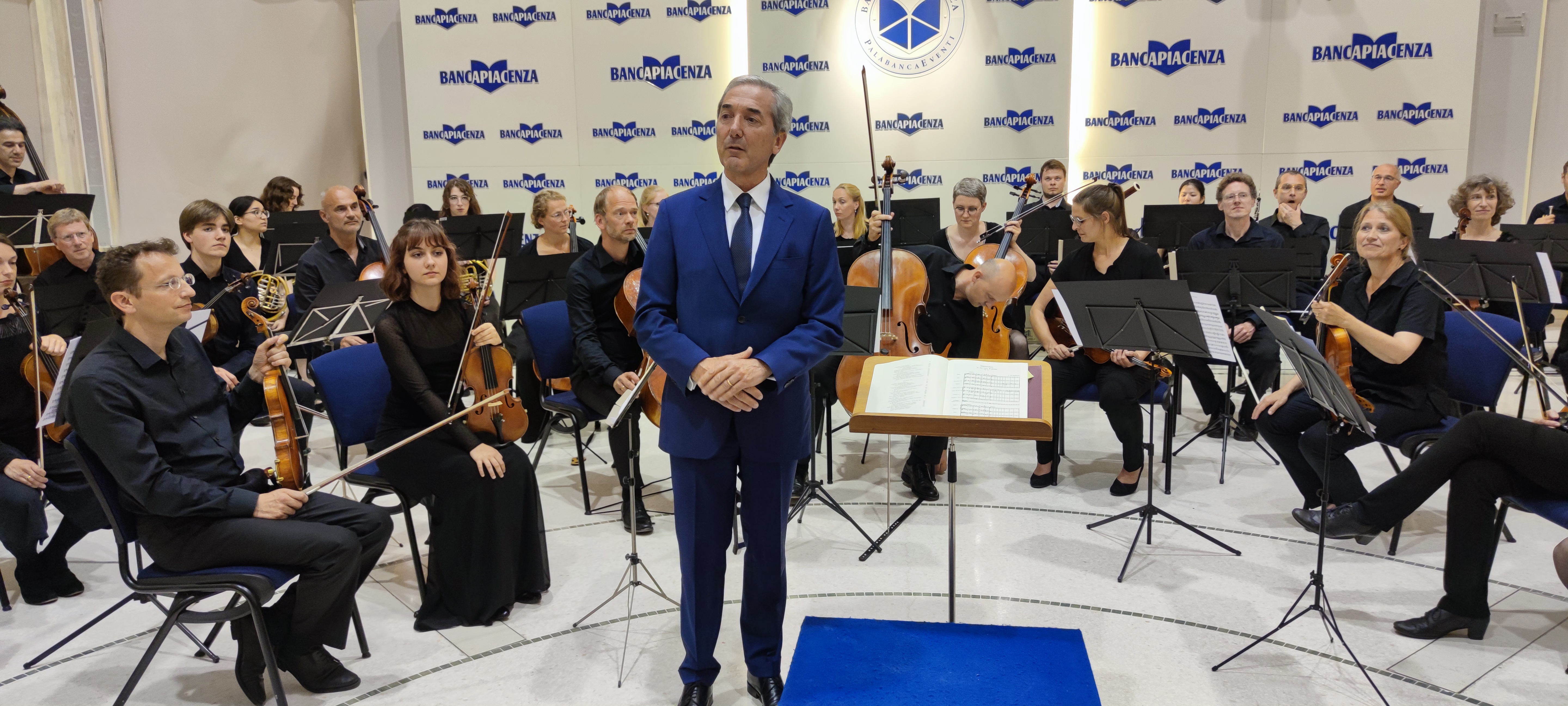 LA FORZA DI BEETHOVEN CONQUISTA IL PALABANCAEVENTI  GRAZIE ALLA HARVESTEHUDER SINFONIEORCHESTER DI A