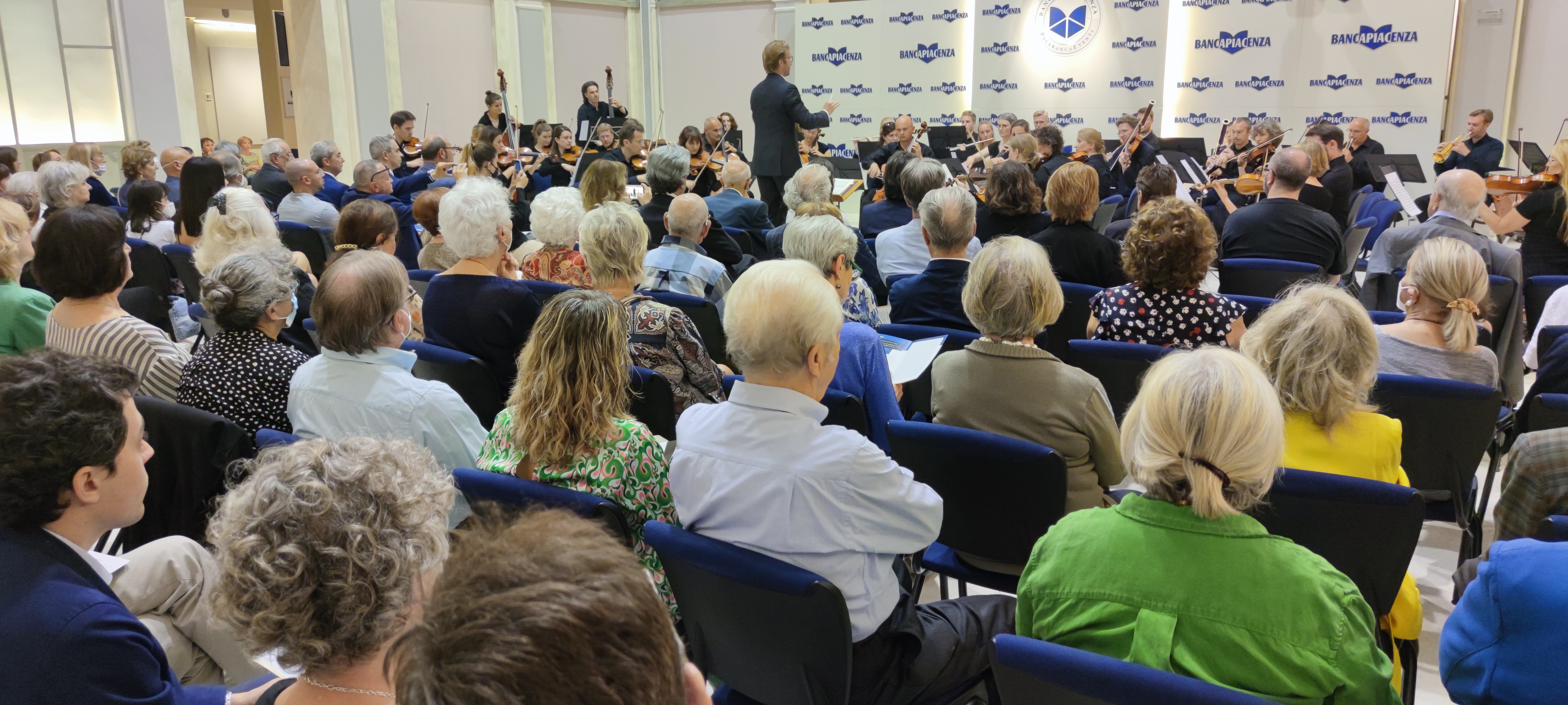 LA FORZA DI BEETHOVEN CONQUISTA IL PALABANCAEVENTI  GRAZIE ALLA HARVESTEHUDER SINFONIEORCHESTER DI A