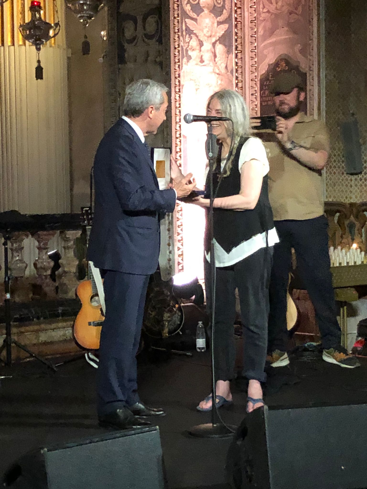 PATTI SMITH IN SANTA MARIA DI CAMPAGNA SPIRITUALITA' ED ENERGIA HANNO AVVOLTO IL PUBBLICO IN UN'ATMO