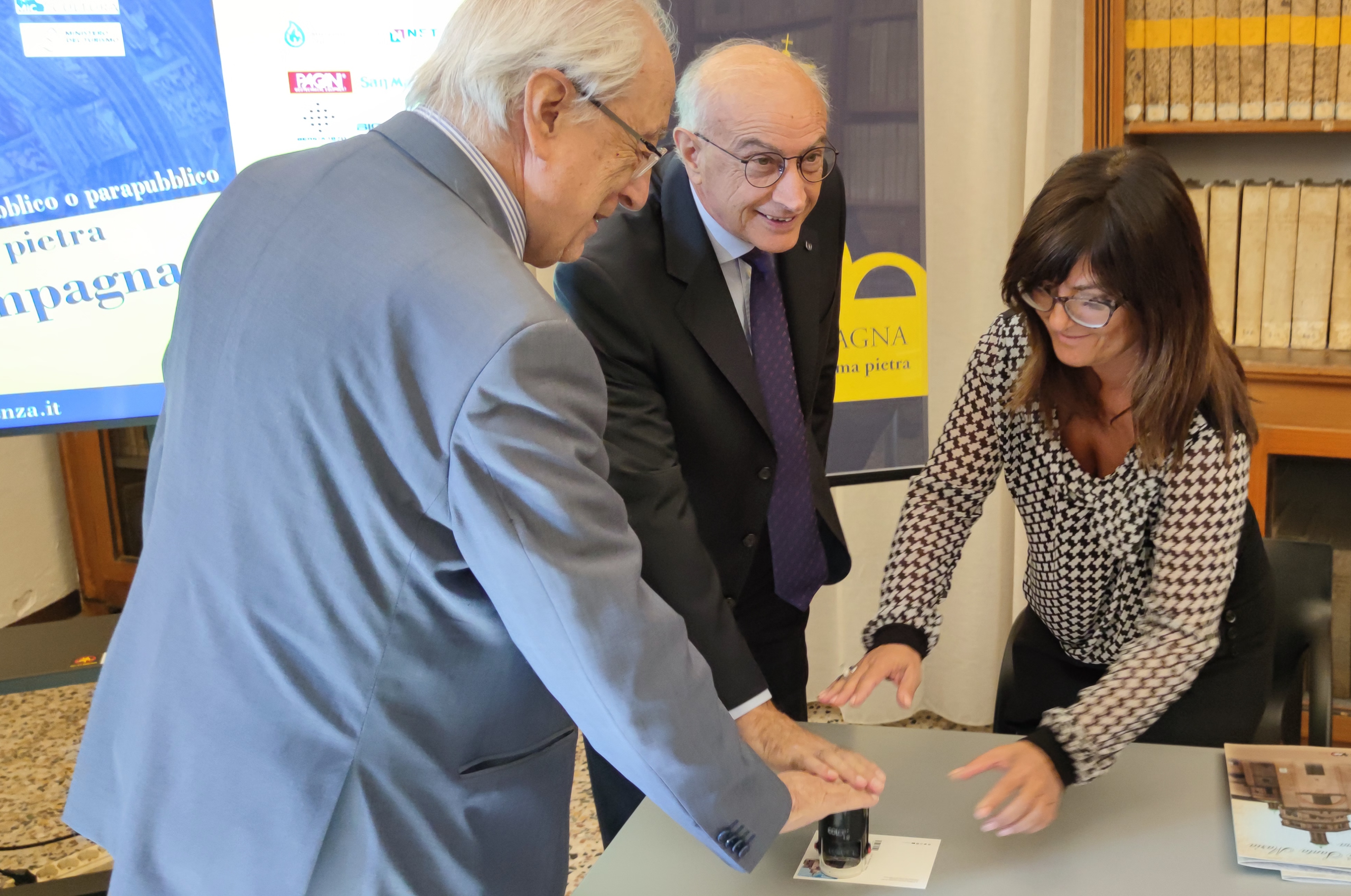 «CON IL FRANCOBOLLO DEDICATO AL V CENTENARIO DI S. MARIA DI CAMPAGNA LA BASILICA DELLA COMUNITÀ PIAC