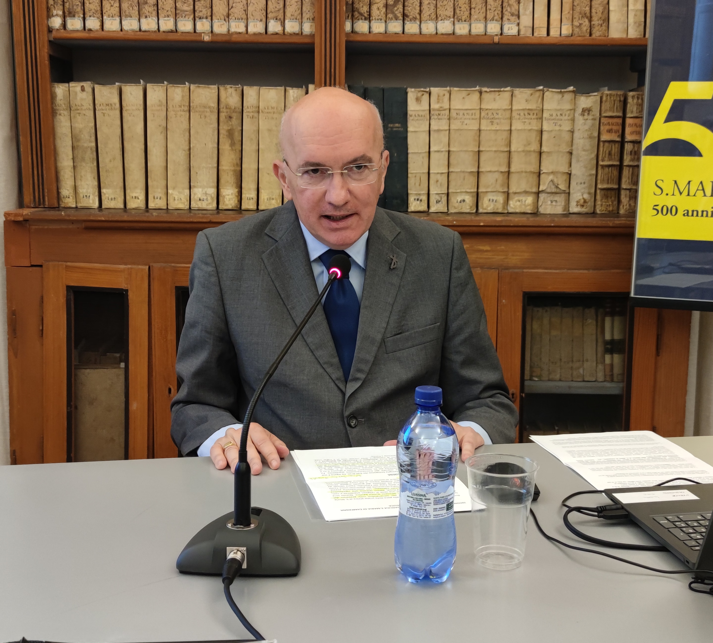 ANCHE UN CARDINALE TRA I FRATI FRANCESCANI CHE SONO PASSATI DAL CONVENTO DI SANTA MARIA DI CAMPAGNA