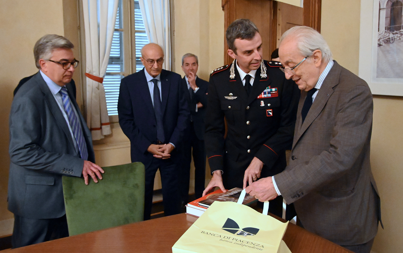 IL NUOVO COMANDANTE DEI CARABINIERI IN VISITA ALLA BANCA DI PIACENZA
