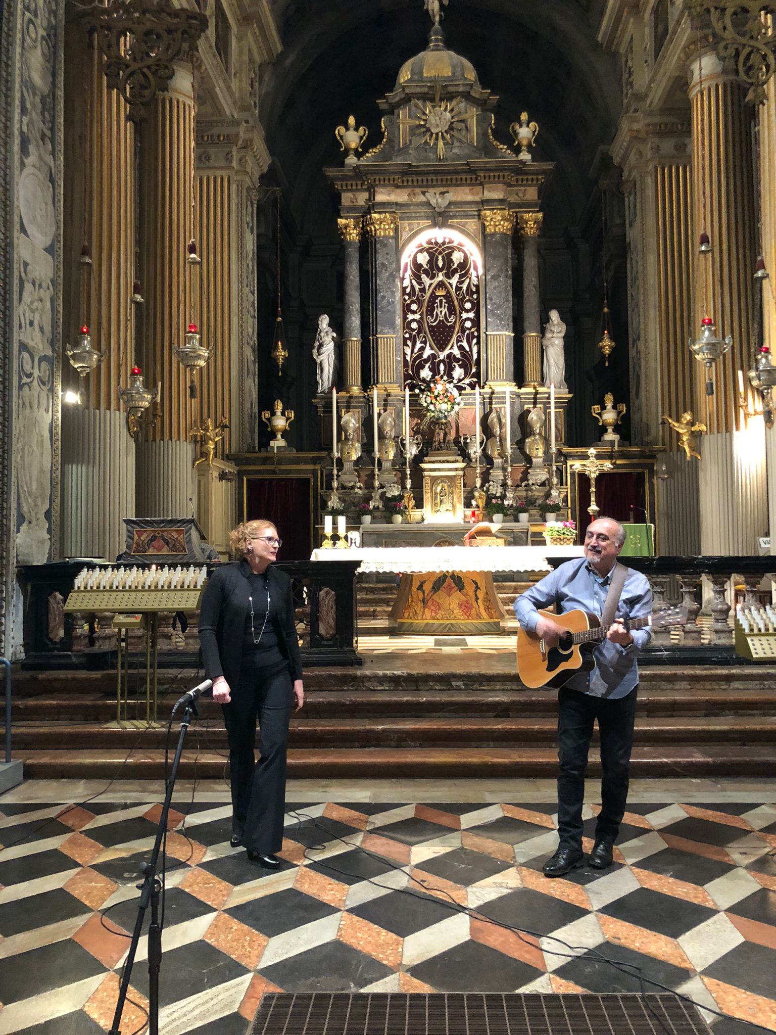 DA ROMEO E GIULIETTA A VIA COL VENTO RECITATI IN VERNACOLO PER LA CHIUSURA DELL'OTTOBRE FRANCESCANO
