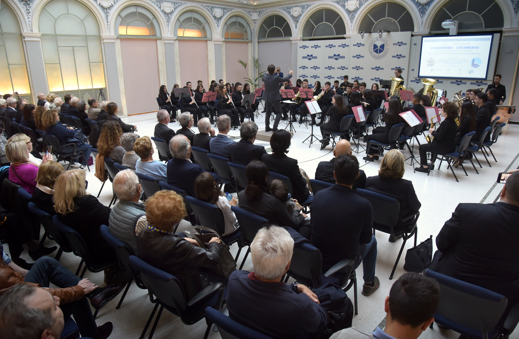 «LA CULTURA SI SALVA DALLA BARBARIE SEGUENDO L'ESEMPIO DI GRANDI UOMINI COME CASSIODORO E COLOMBANO»