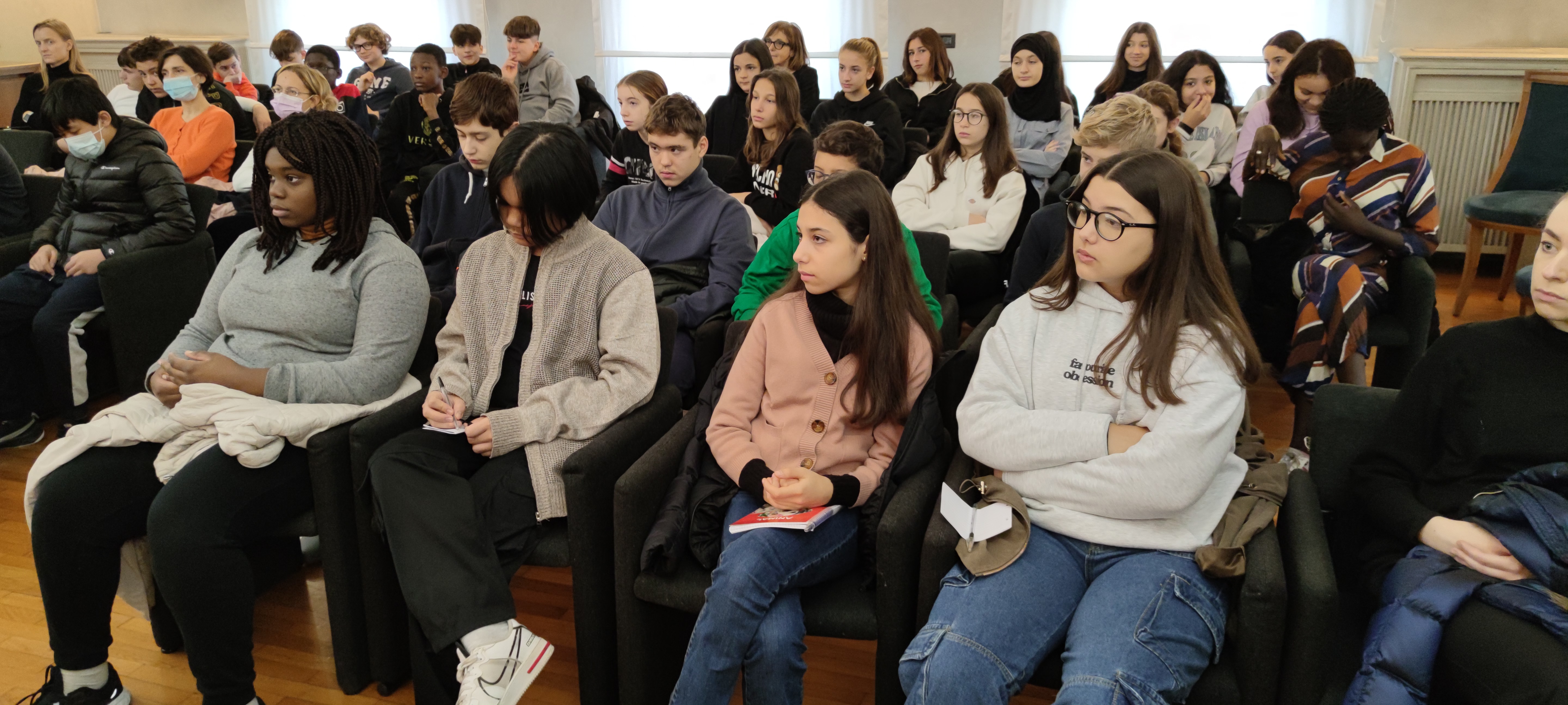 PER GLI STUDENTI DELLA SCUOLA MEDIA DANTE-CARDUCCI UNA LEZIONE PRATICA DI COME FUNZIONA UNA BANCA