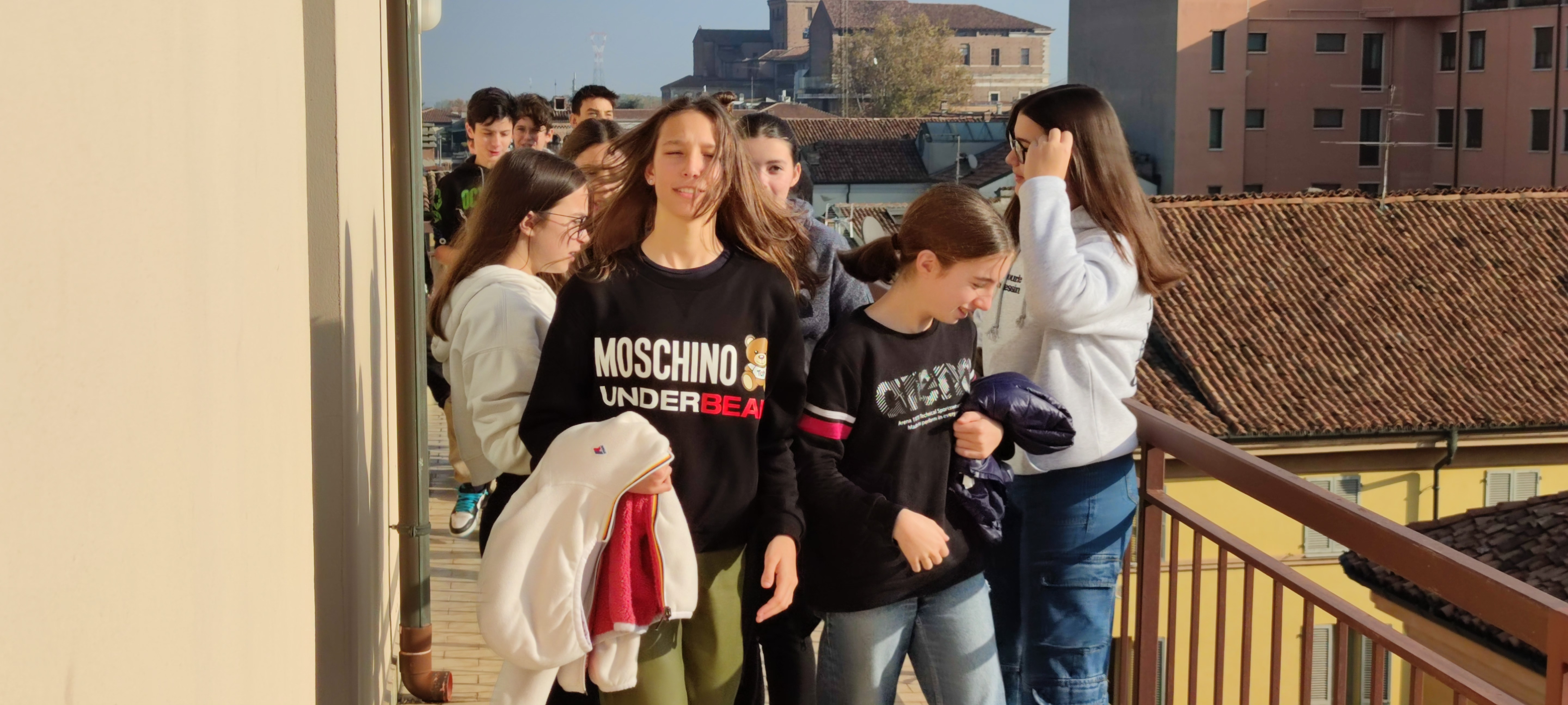PER GLI STUDENTI DELLA SCUOLA MEDIA DANTE-CARDUCCI UNA LEZIONE PRATICA DI COME FUNZIONA UNA BANCA
