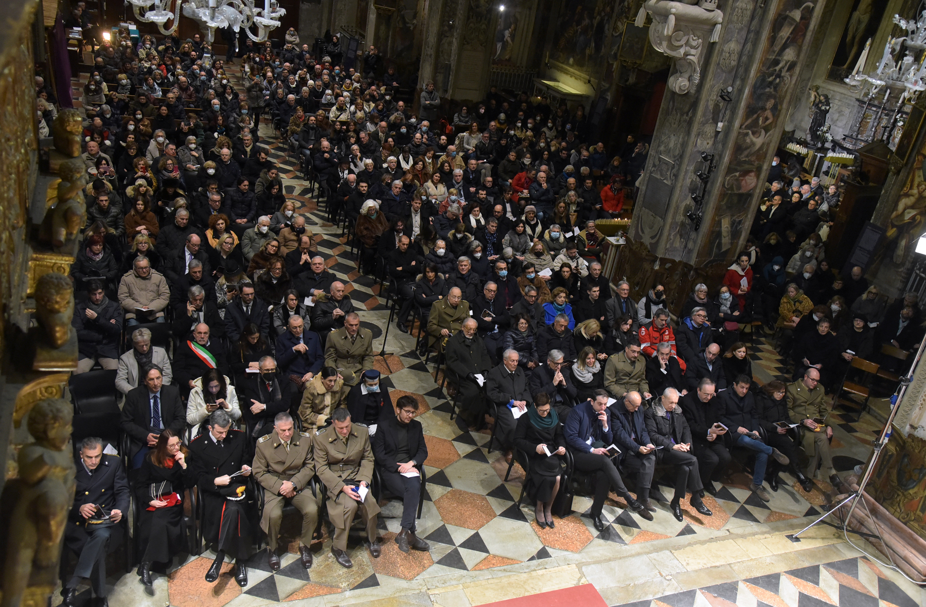 LUNGO APPLAUSO IN OMAGGIO AL PRESIDENTE SFORZA AL TRADIZIONALE CONCERTO DEGLI AUGURI CHE IDEÒ NEL 19