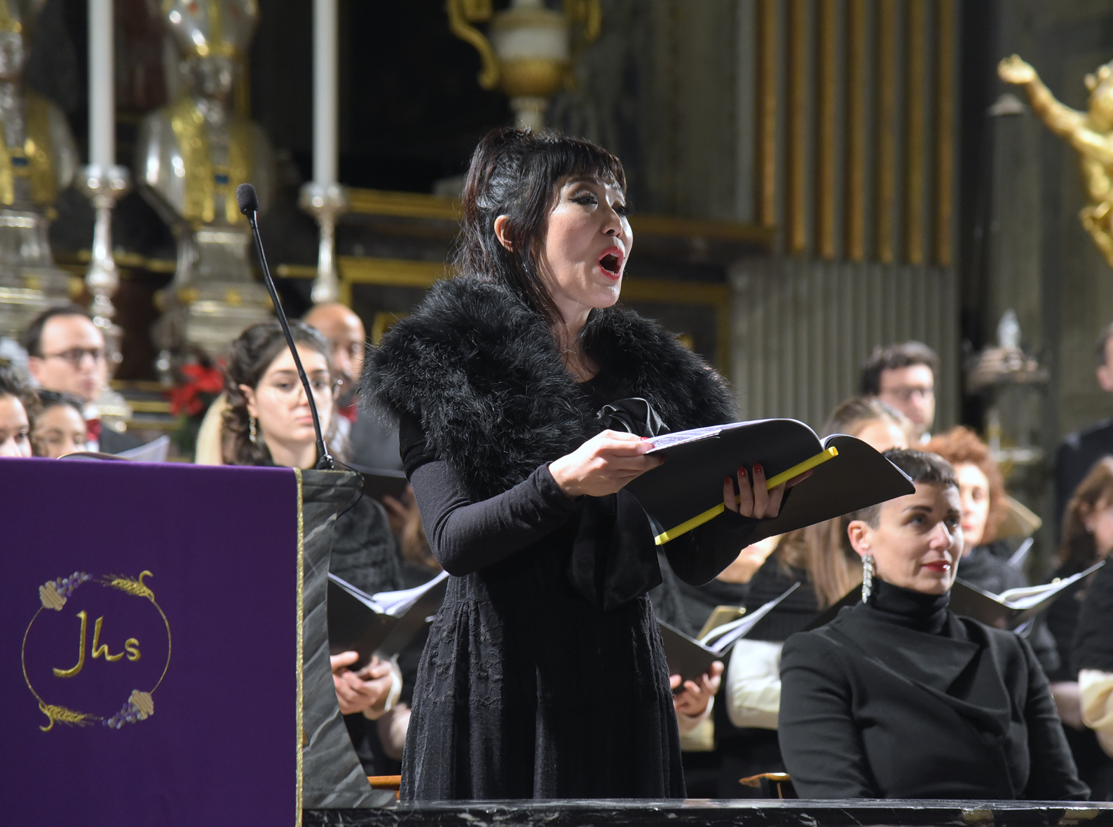 LUNGO APPLAUSO IN OMAGGIO AL PRESIDENTE SFORZA AL TRADIZIONALE CONCERTO DEGLI AUGURI CHE IDEÒ NEL 19