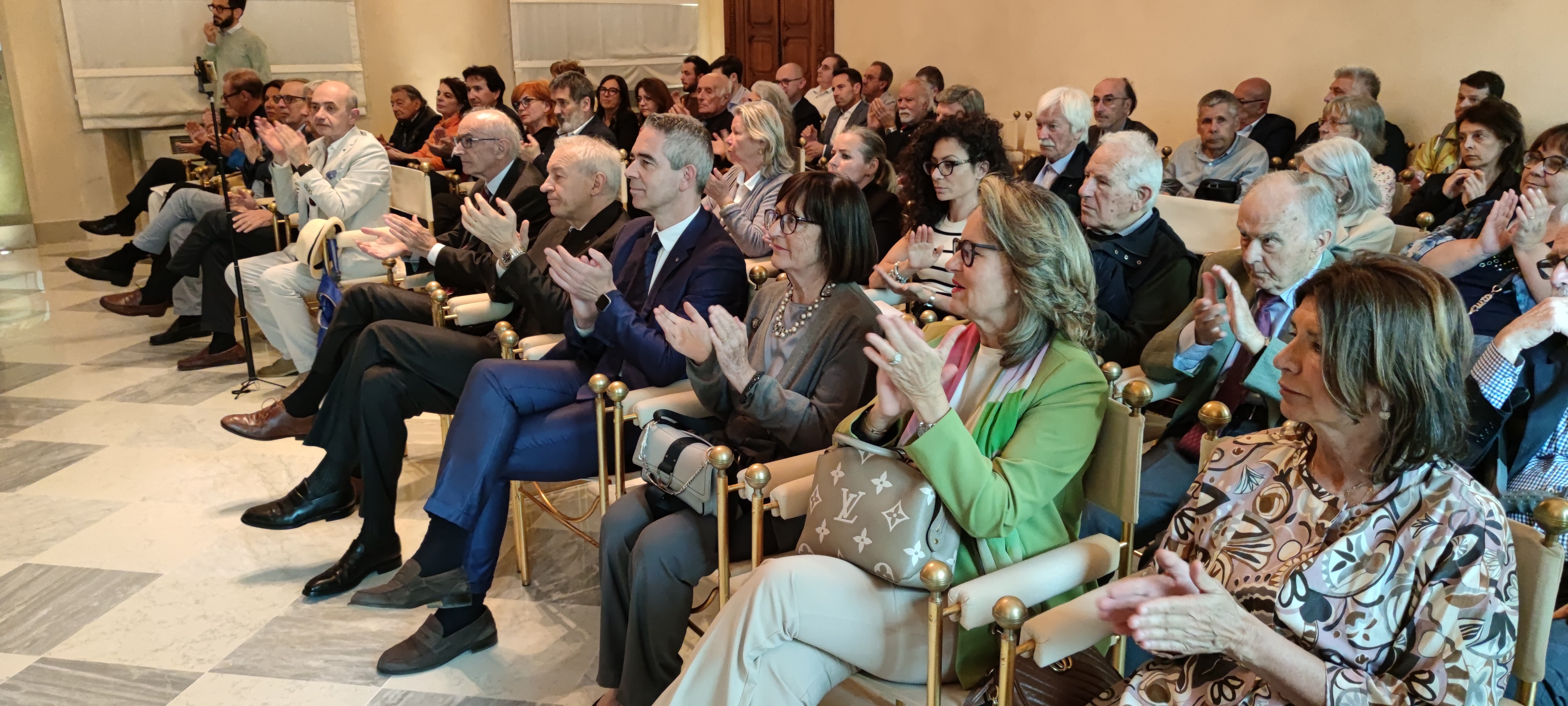 COSTRUIRE, ABITARE, ARREDARE IN MODO SOSTENIBILE PER FAR SOGNARE E PER FAR STAR BENE LE PERSONE