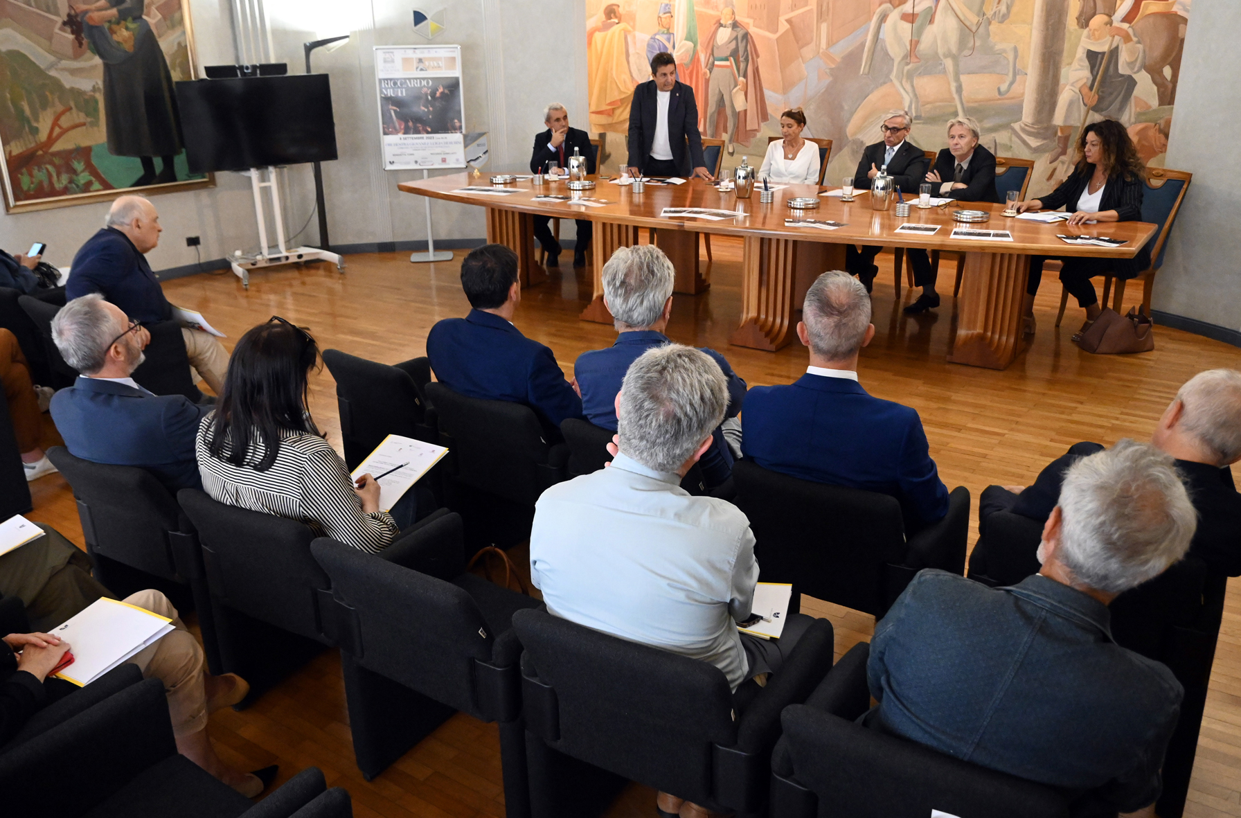 IL MINISTRO SANGIULIANO AL CONCERTO DI MUTI ANNUNCIO DEL SINDACO ALLA CONFERENZA STAMPA CHE SI E' TE