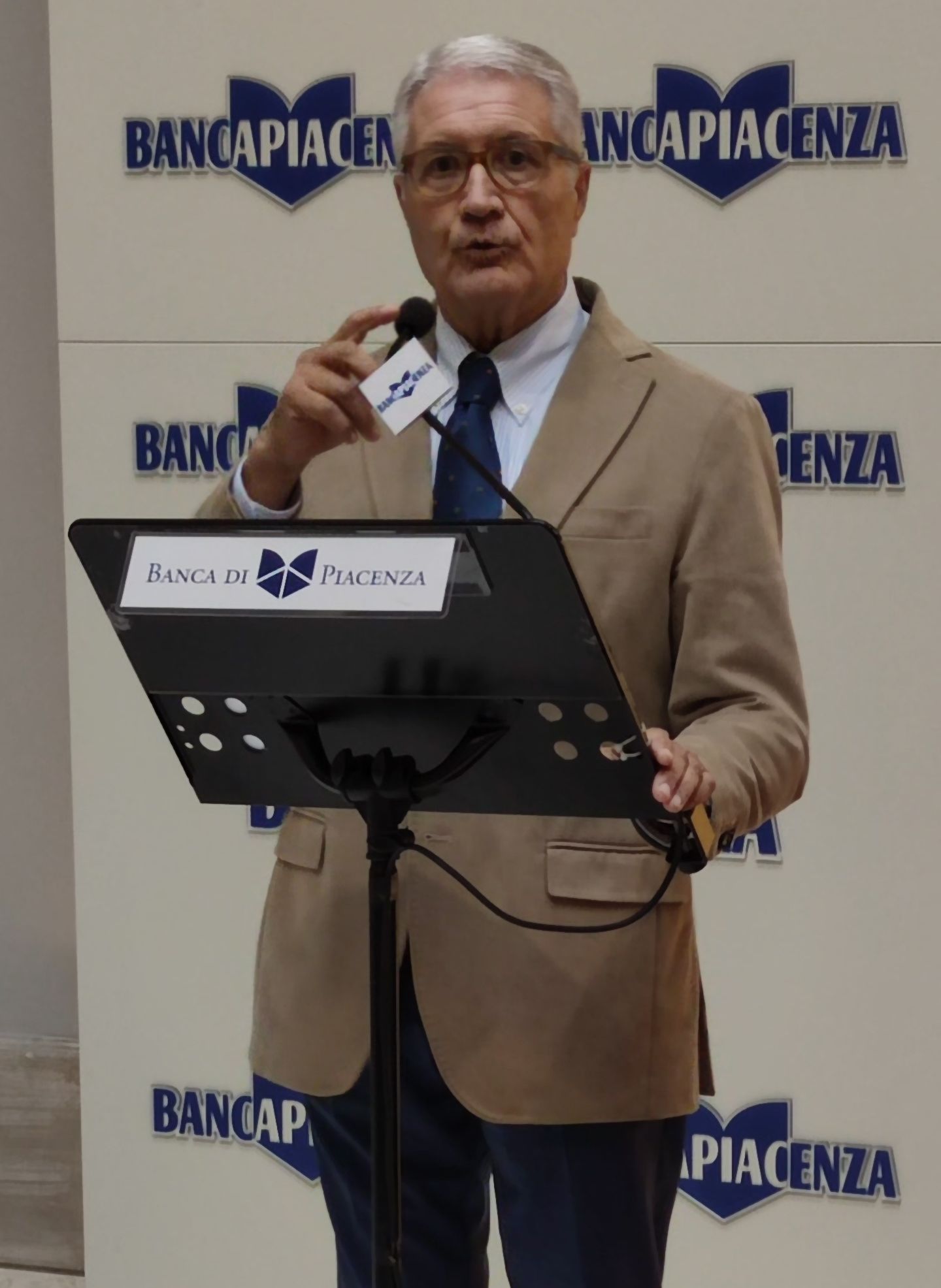 EDUCAZIONE FINANZIARIA A 5 SCUOLE PIACENTINE LE BORSE DI STUDIO MESSE IN PALIO DALLA BANCA